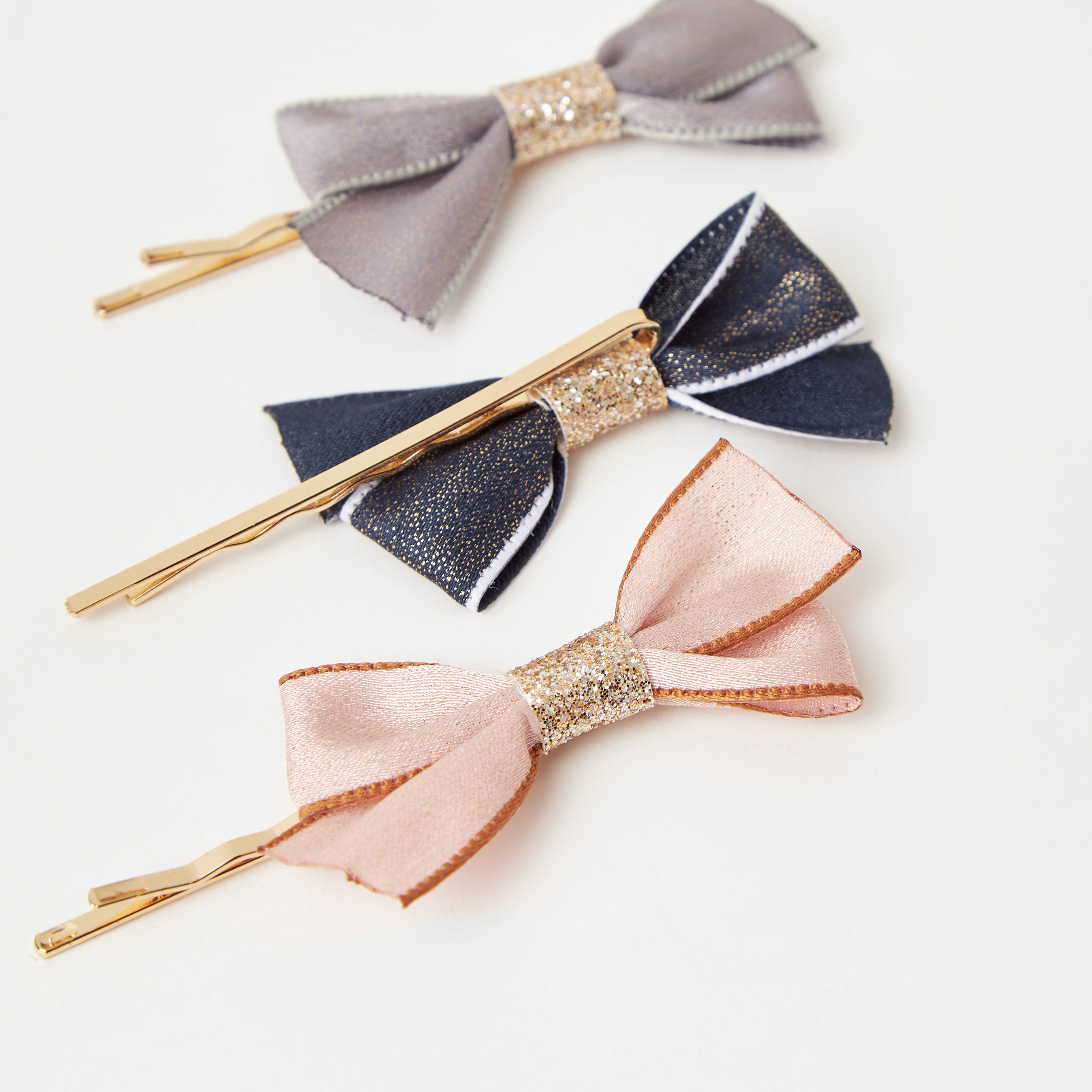 دبابيس شعر بزخارف فيونكة من تشارمز - طقم 3 قطع-girls-accessories-hairaccessories-image-3
