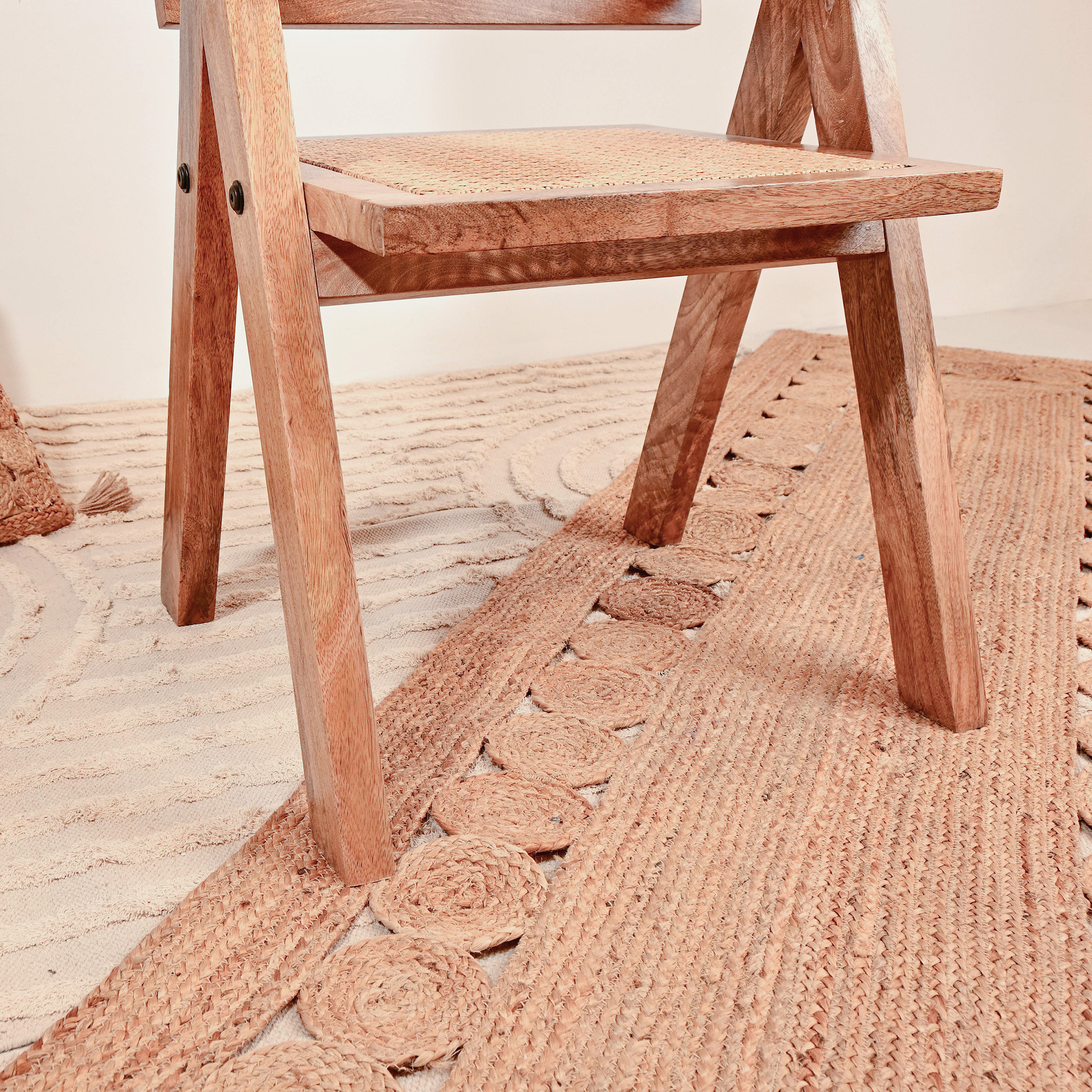 كرسي خشبي بتفاصيل من الروطان من كرافتد باي لايف ستايل-furniture-sofaandseating-armchairs-image-4