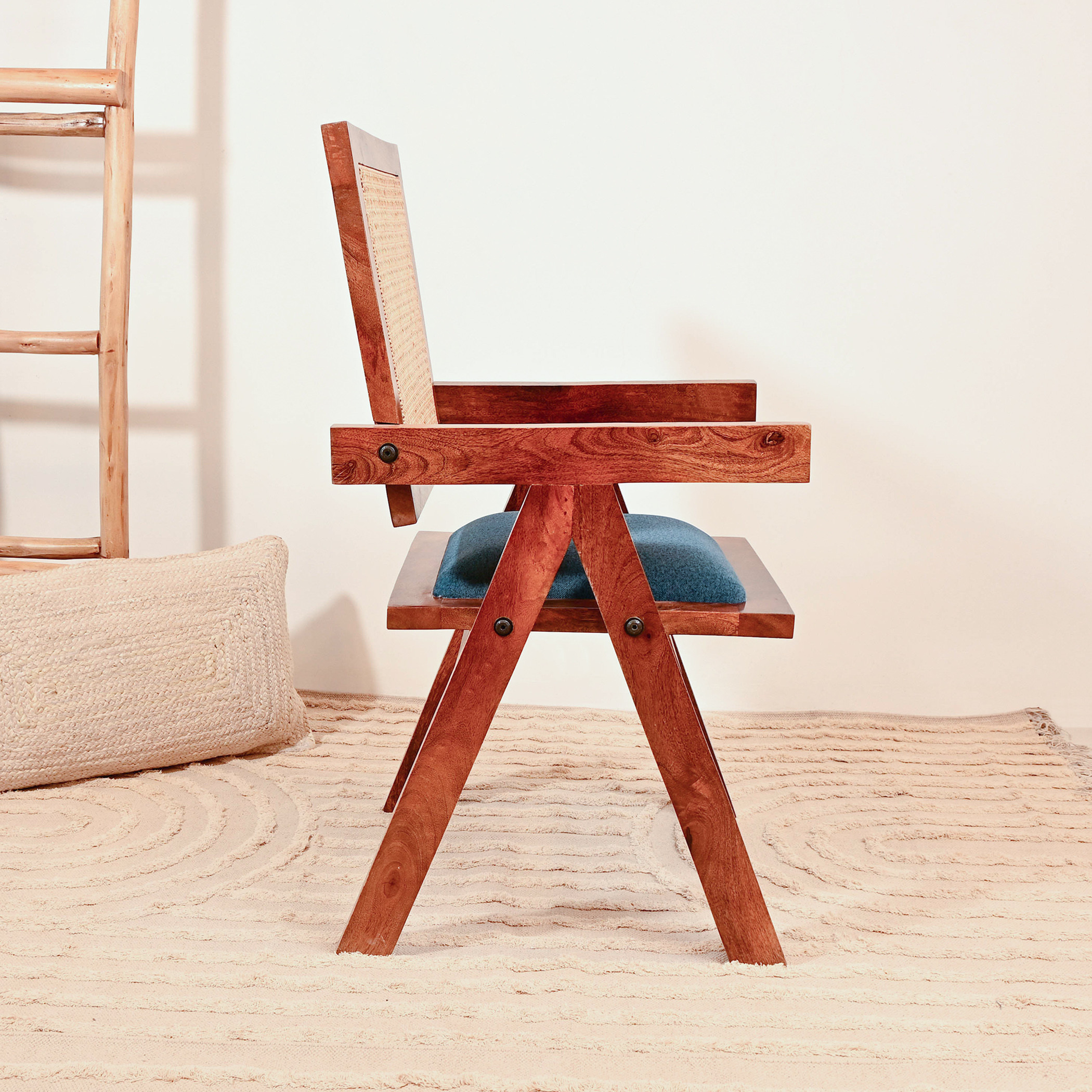 كرسي خشبي بتفاصيل الروطان مع وسادة مرفقة من لايف ستايل-furniture-sofaandseating-armchairs-image-2