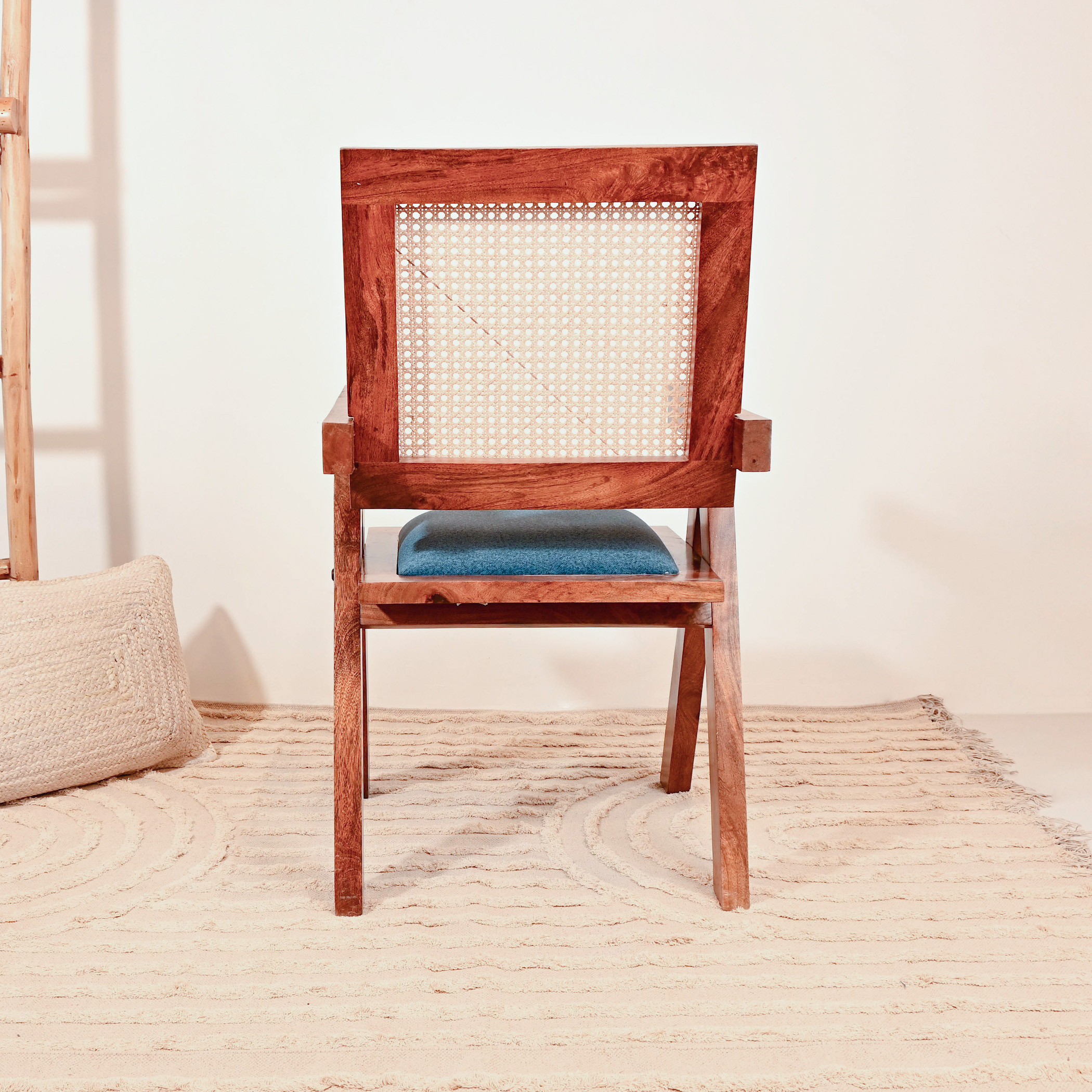 كرسي خشبي بتفاصيل الروطان مع وسادة مرفقة من لايف ستايل-furniture-sofaandseating-armchairs-image-3