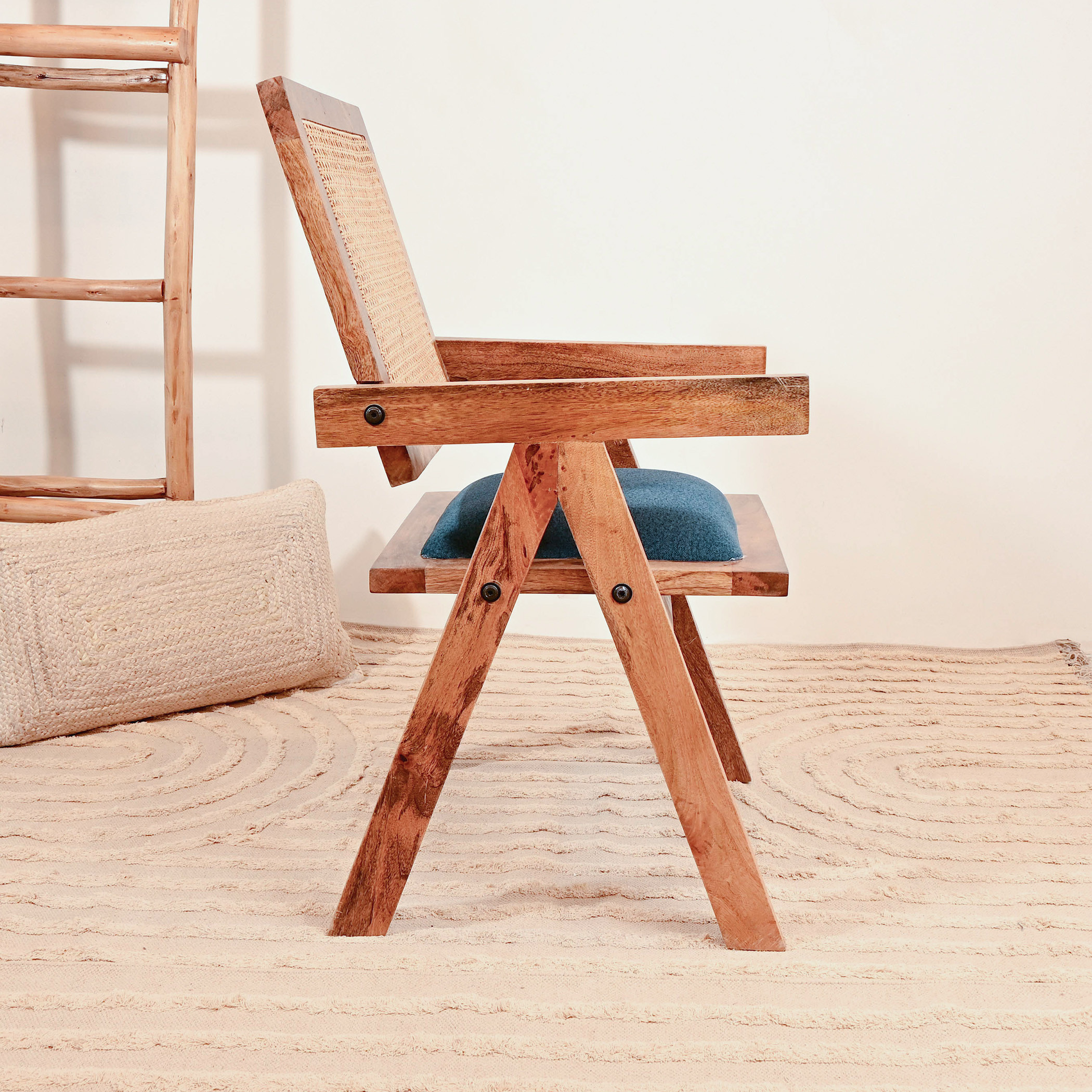 كرسي خشبي بتفاصيل الروطان مع وسادة مرفقة من لايف ستايل-furniture-sofaandseating-armchairs-image-3