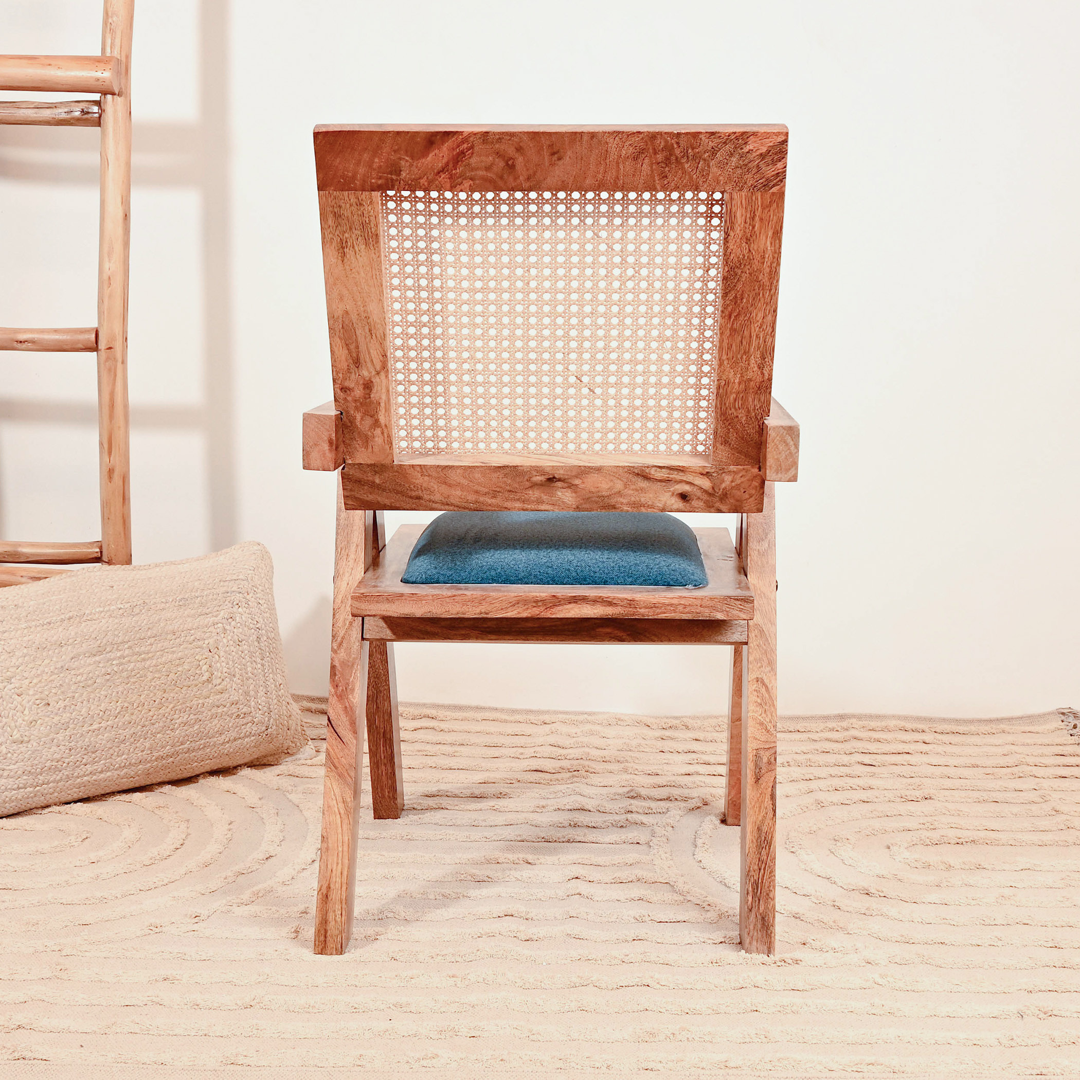 كرسي خشبي بتفاصيل الروطان مع وسادة مرفقة من لايف ستايل-furniture-sofaandseating-armchairs-image-4