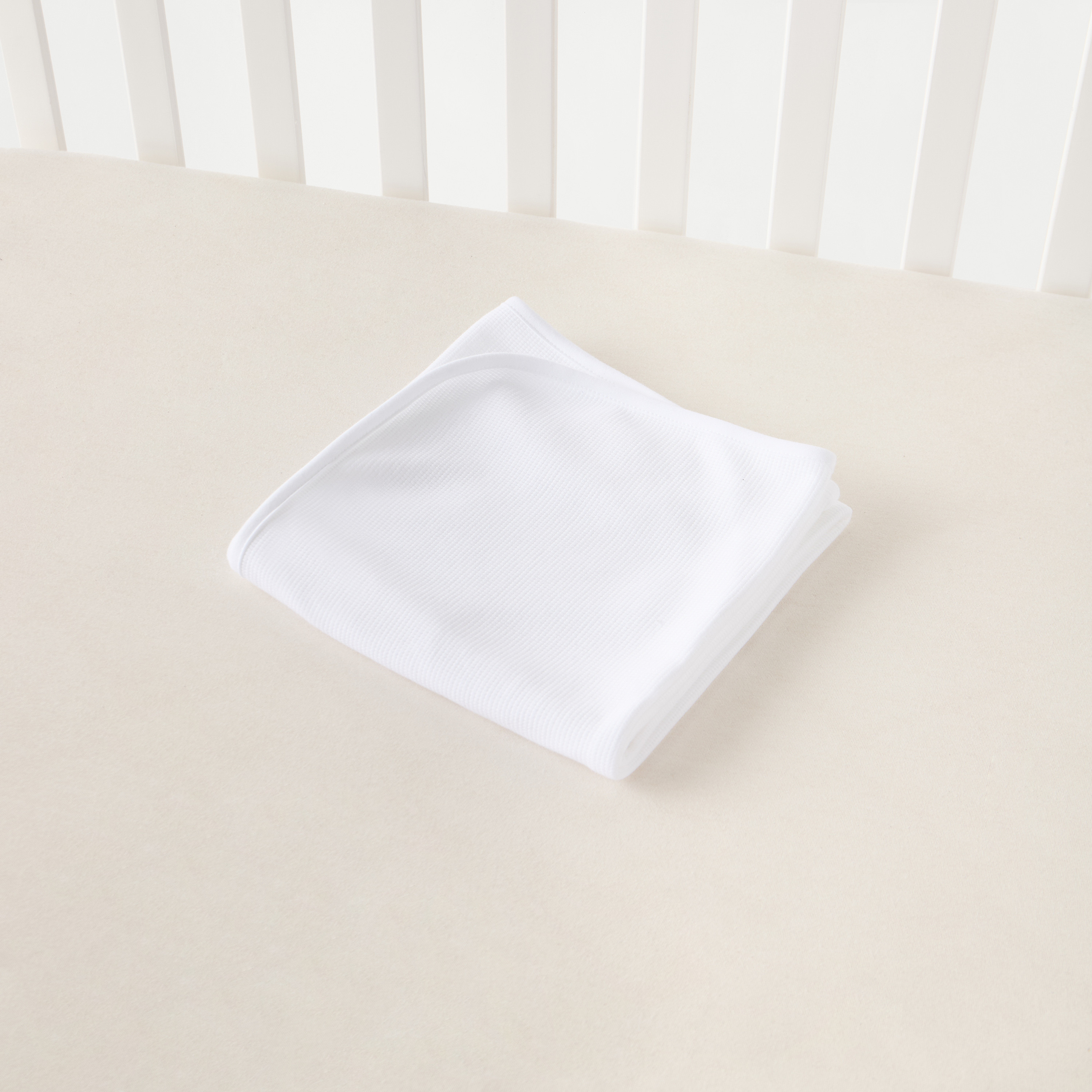 بطانية حديثي الولادة بنمط وافل بارز الملمس من جونيورز - 80x100 سم-baby-nursery-blanketsandswaddles-receivingblankets-image-4