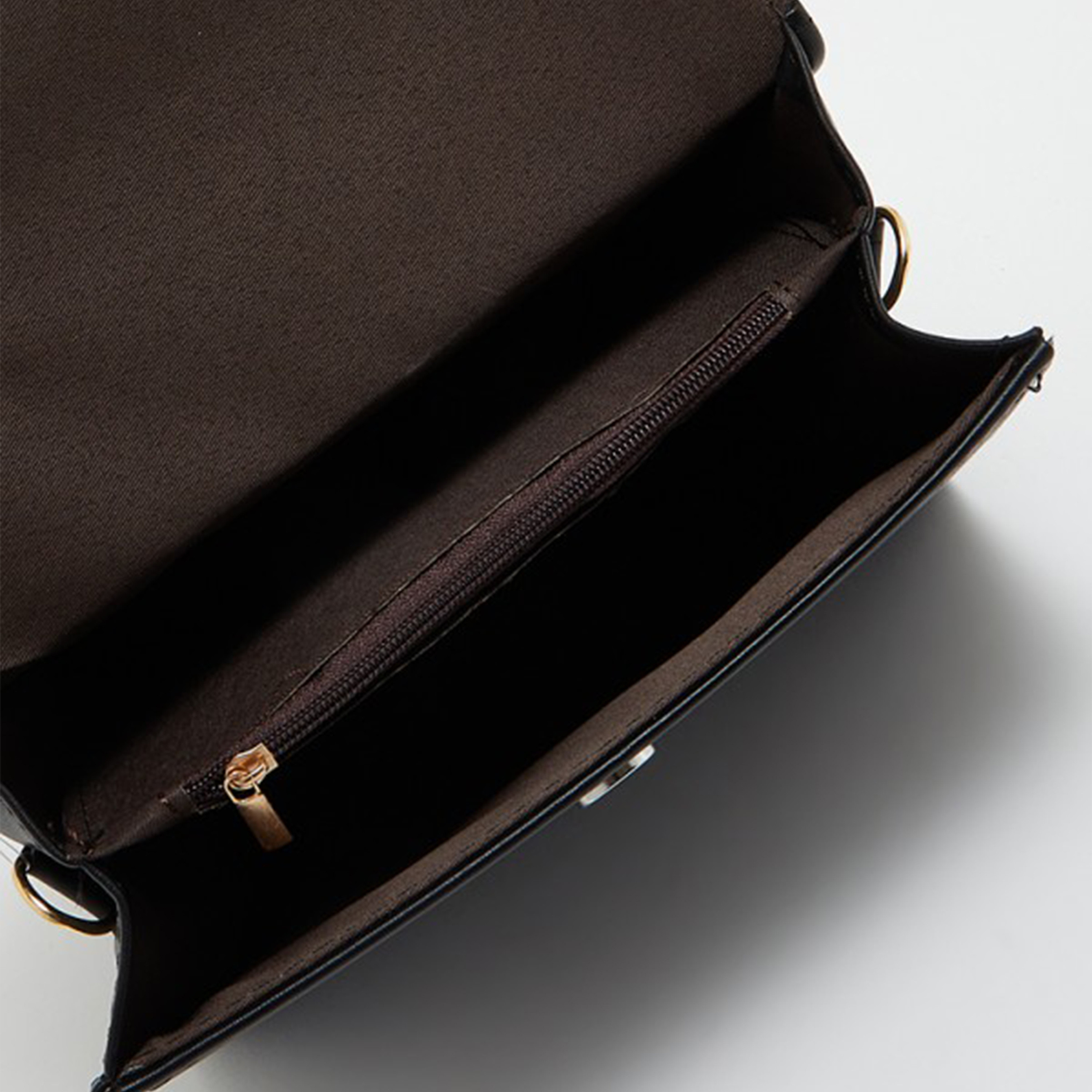 ايروبوستيل- شنطة كروس بودي مبطنة بمقبض علوي بغطاء وحزام قابل للإزالة-women-bagsandwallets-handbags-image-4