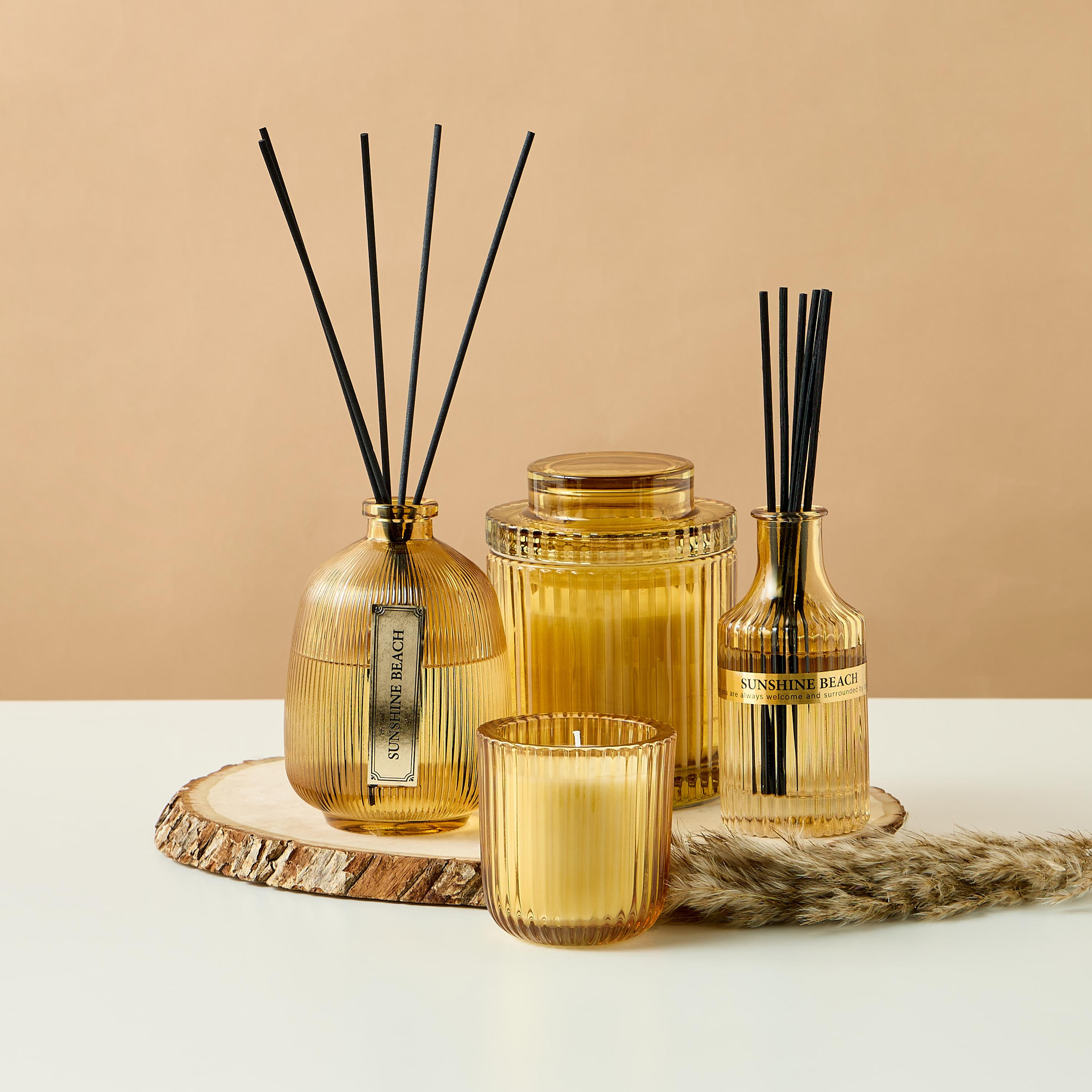 مجموعة هدايا موزع عطور زجاجي بأعواد وجرة شمع معطرة من صن شاين بيتش-household-homefragrance-fragrancegiftset-image-4