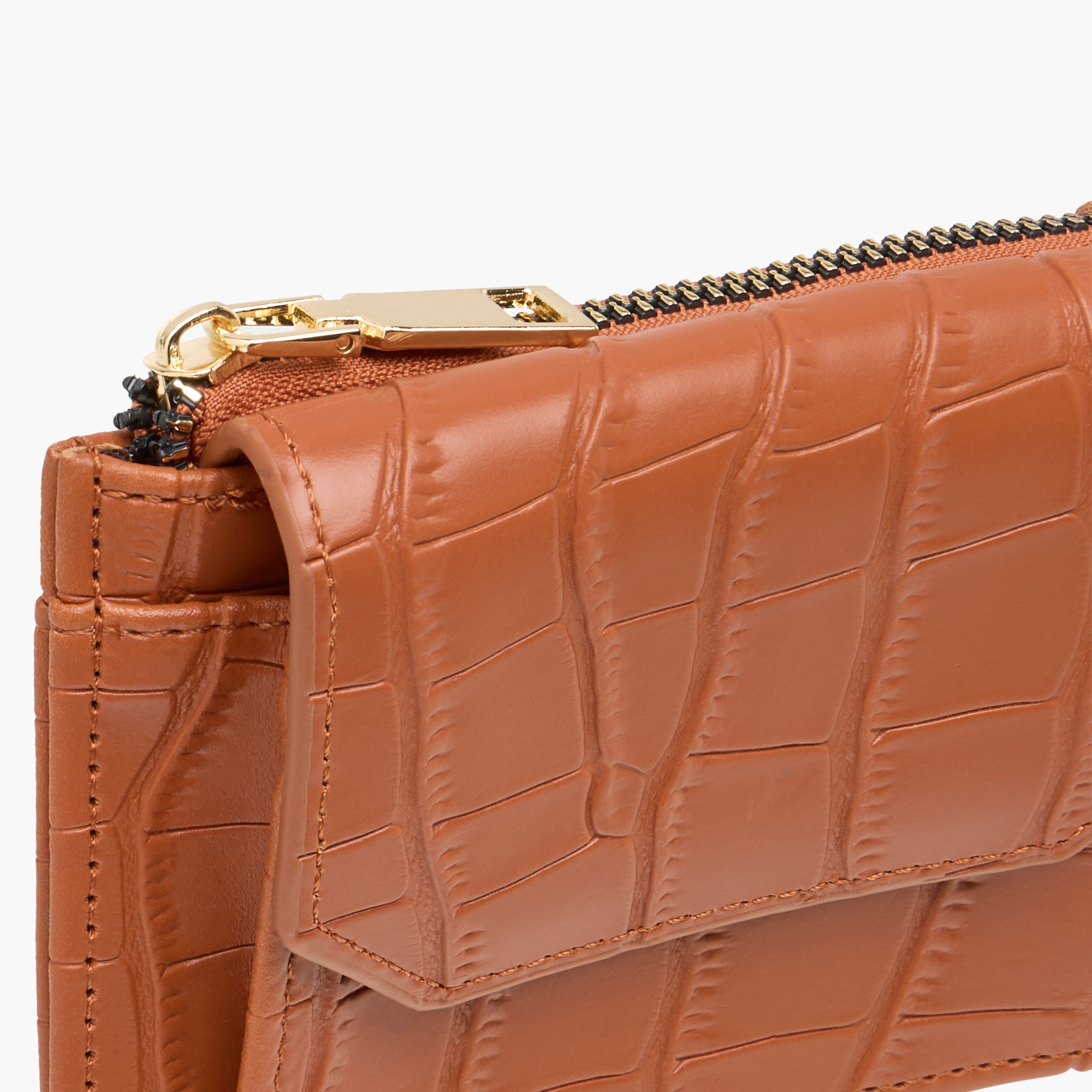 محفظة بارزة الملمس بزر إغلاق مغناطيسي من ساشا-women-bagsandwallets-wallets-image-3