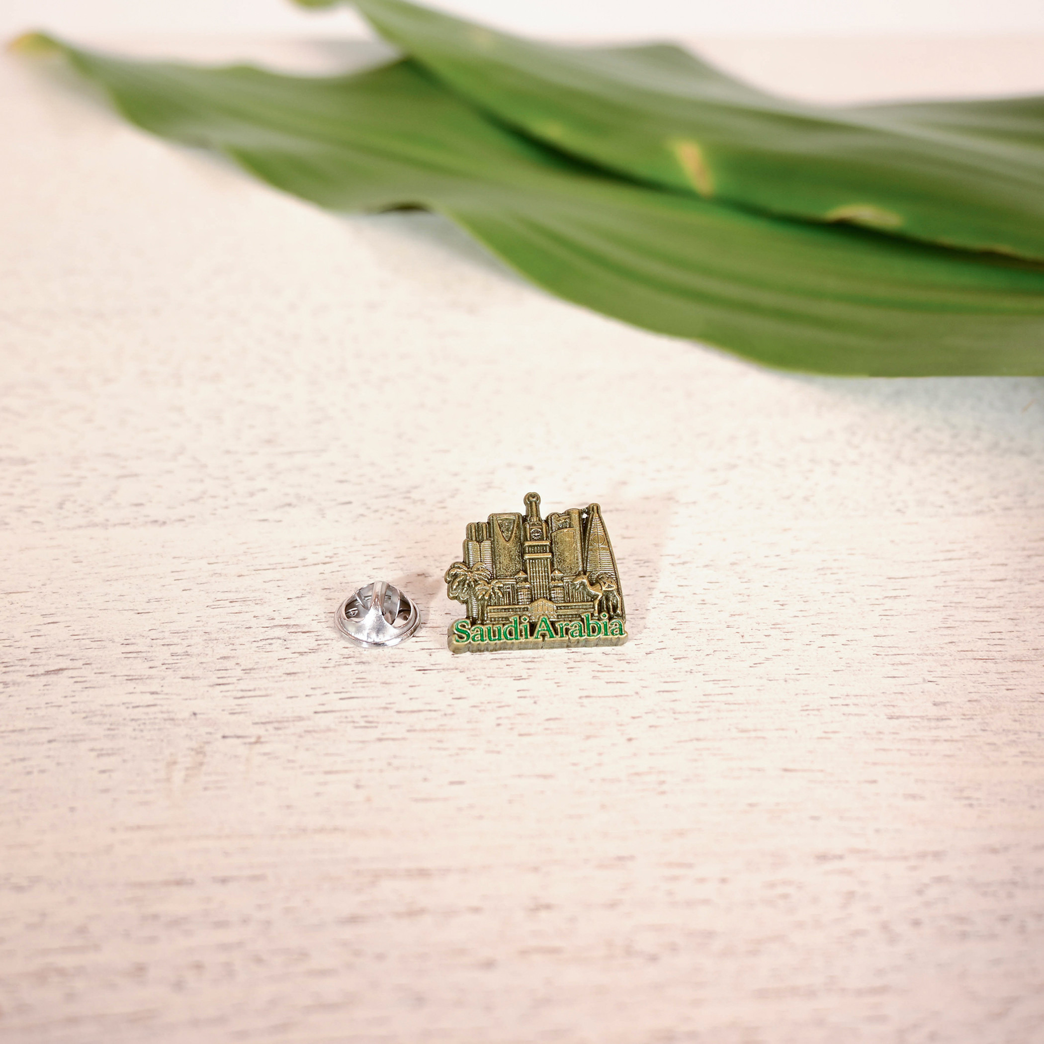 Home Carving Saudi Arabia Embossed Lapel Pin-household-decor-decorativeobjectsandsculptures-image-2