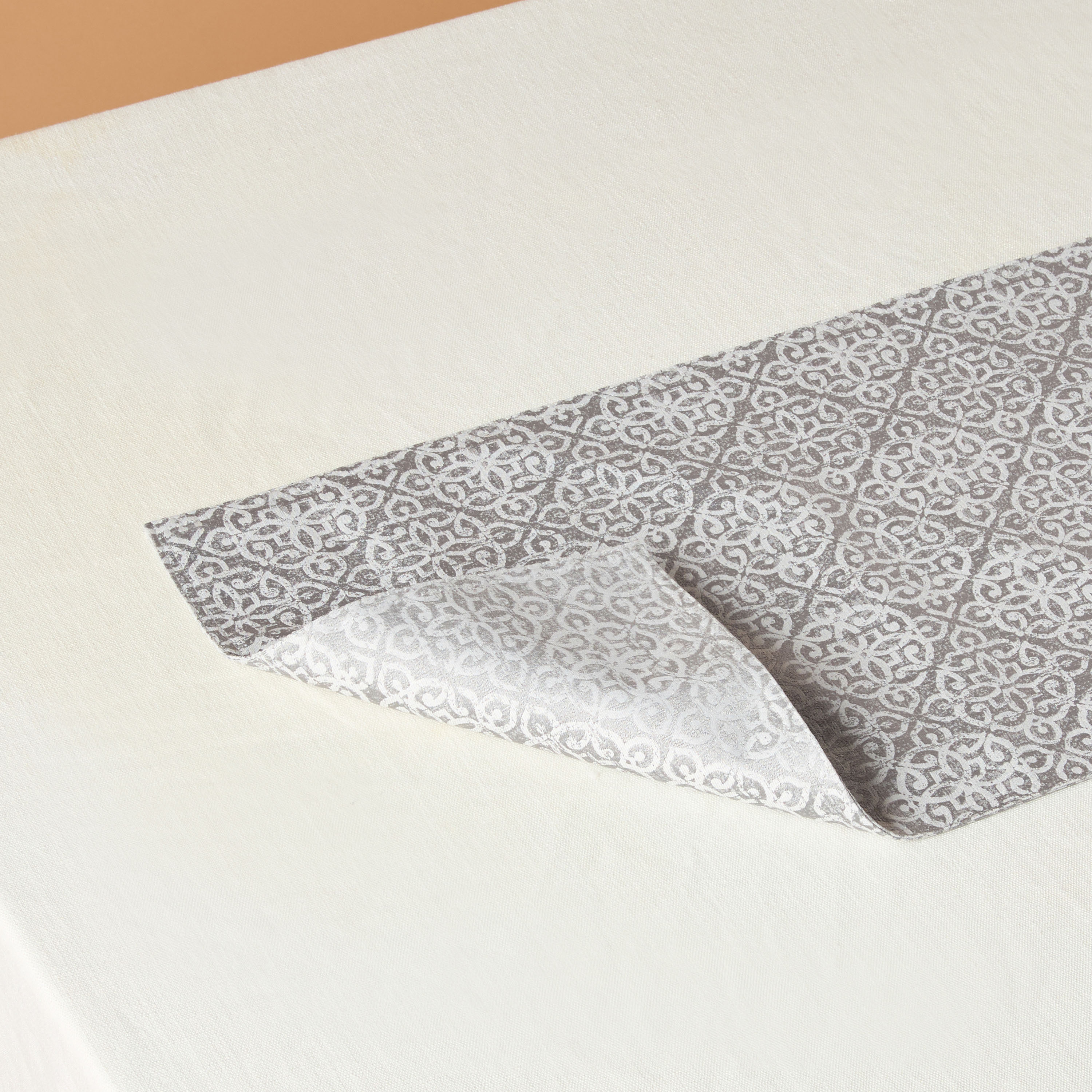 مفرش طاولة جاكار من داماسك-household-dining-tablelinen-runnersandtablecovers-image-4
