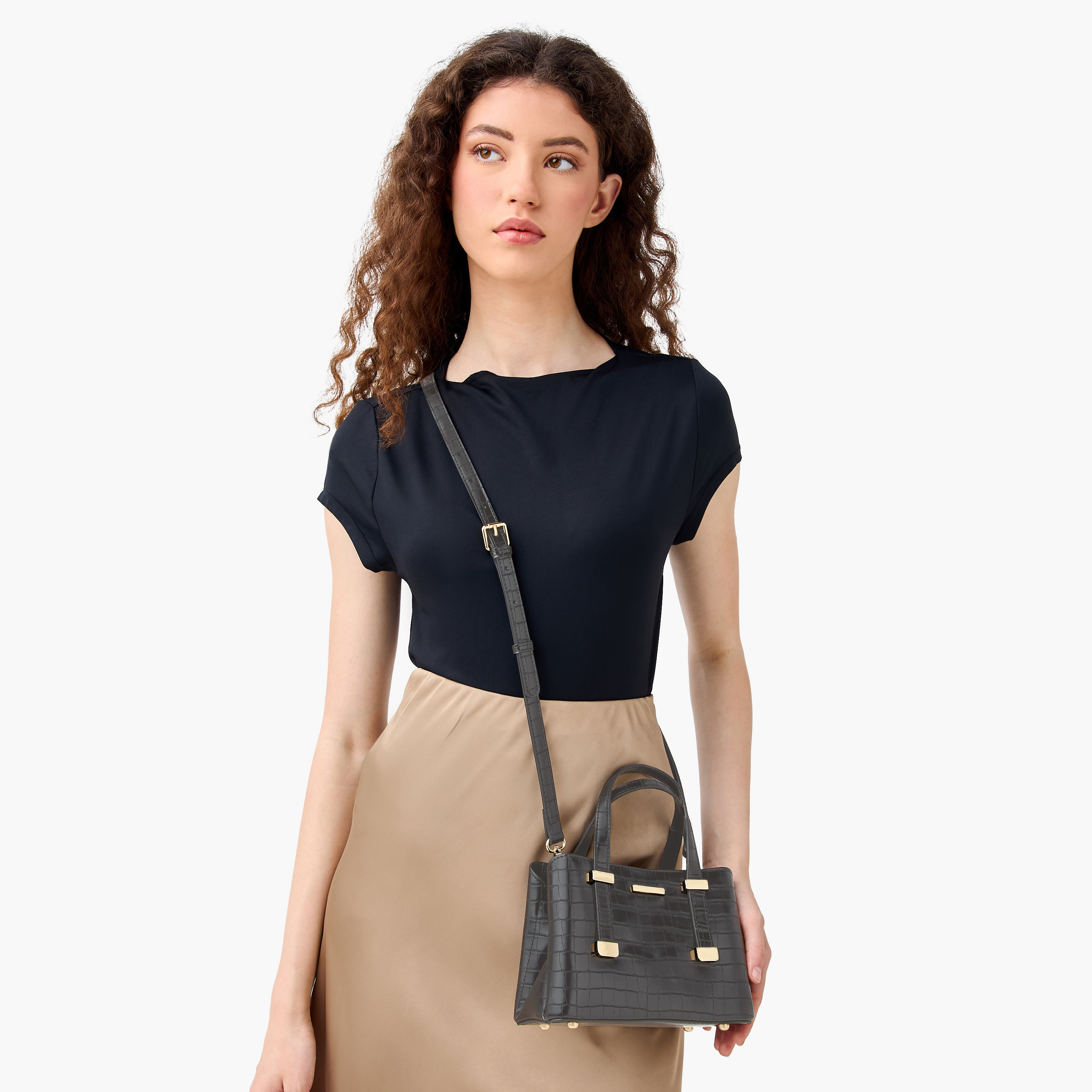 شنطة بملمس جلد حيوانات وسحاب إغلاق ومقابض من ساشا-women-bagsandwallets-handbags-image-8