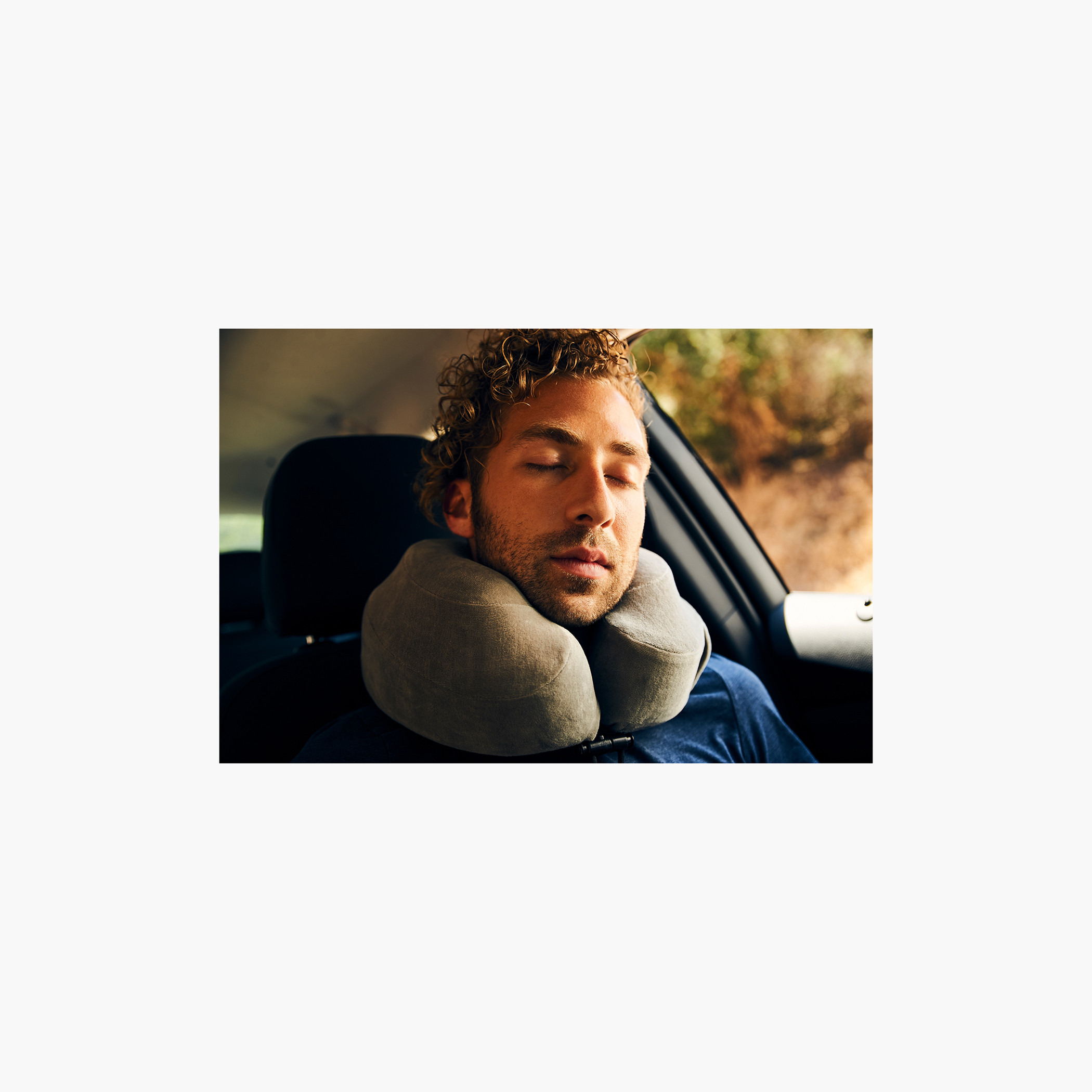 وسادة رقبة ميموري فوم إيفولوشن كلاسيك من كابو-travel-pillows-image-5