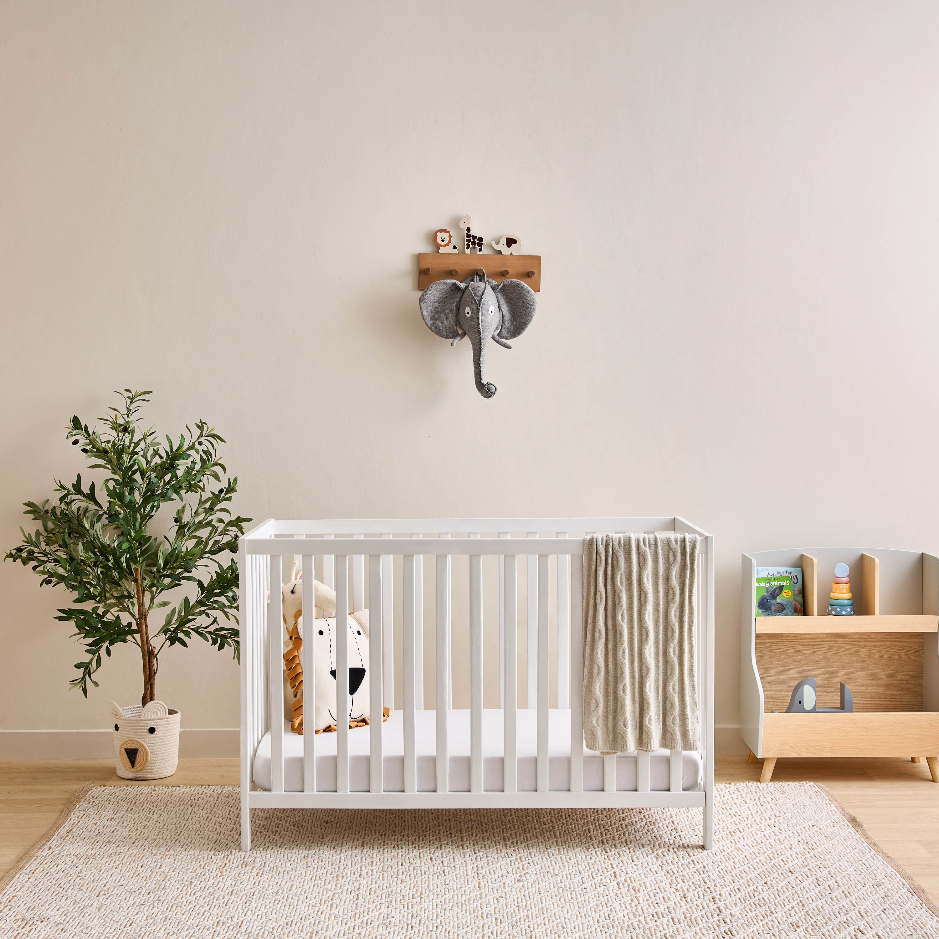سرير أطفال بارتفاع قابل للتعديل دارفين من جونيورز - (حتى 3 سنوات)-baby-nursery-furniture-cribsandbeds-babycribs-image-1