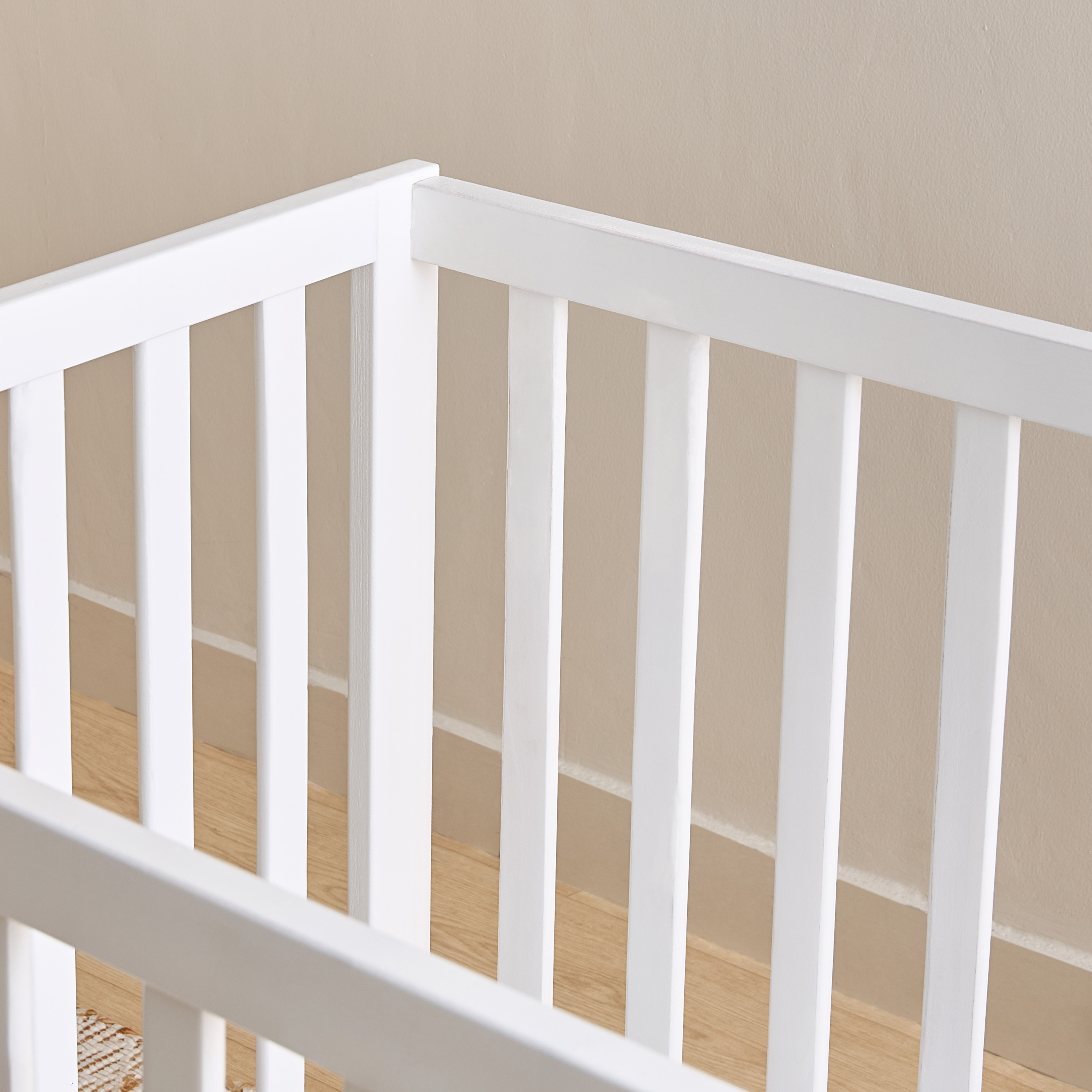 سرير أطفال بارتفاع قابل للتعديل دارفين من جونيورز - (حتى 3 سنوات)-baby-nursery-furniture-cribsandbeds-babycribs-image-7