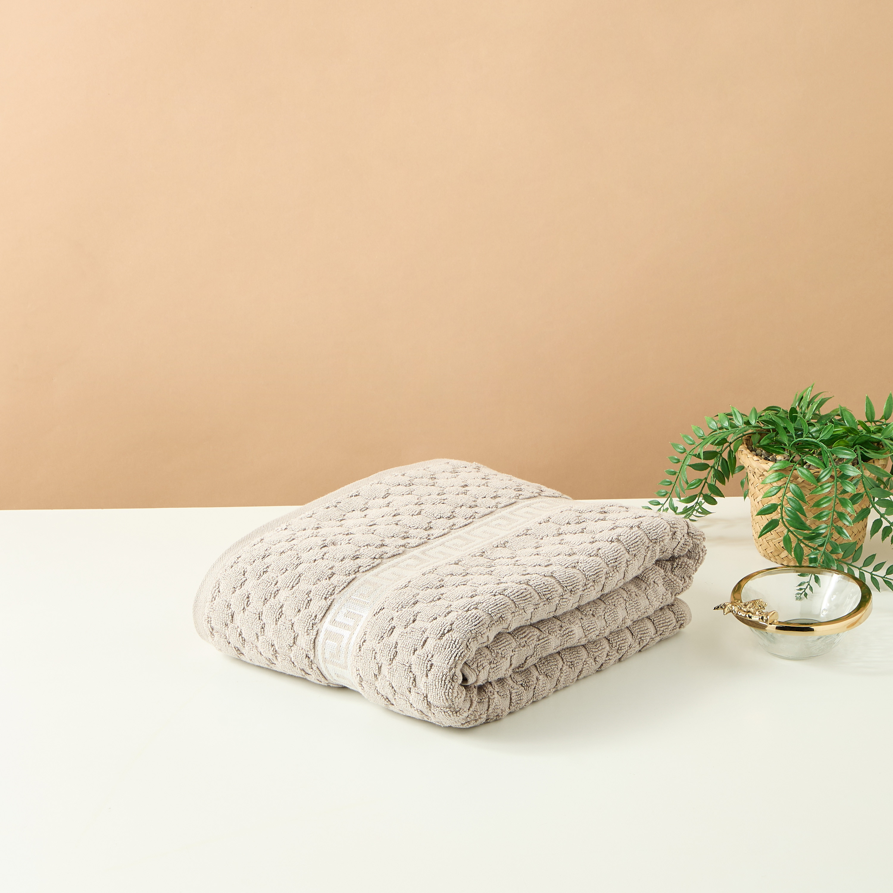 Gia Como Textured Bath Towel - 140x70 cms-household-bathandlaundry-bathlinen-towels-image-1