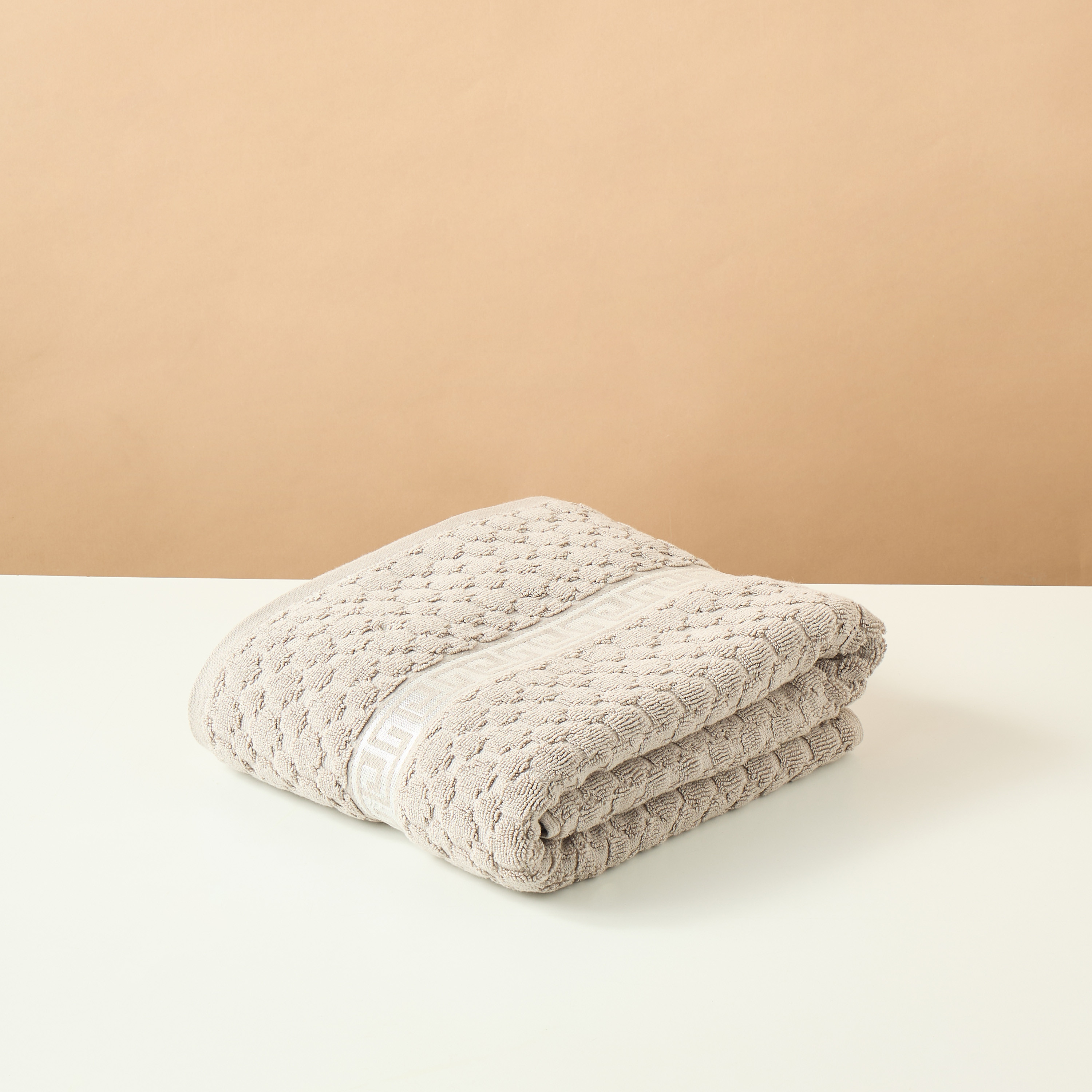 Gia Como Textured Bath Towel - 140x70 cms-household-bathandlaundry-bathlinen-towels-image-2
