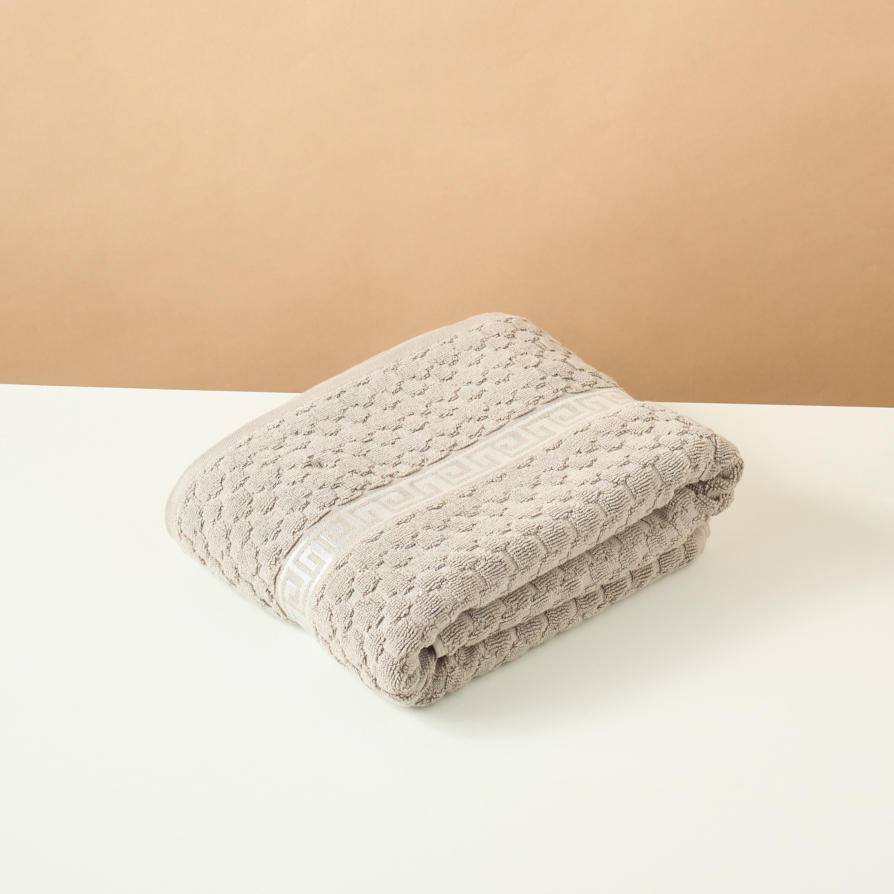 Gia Como Textured Bath Towel - 140x70 cms-household-bathandlaundry-bathlinen-towels-image-3
