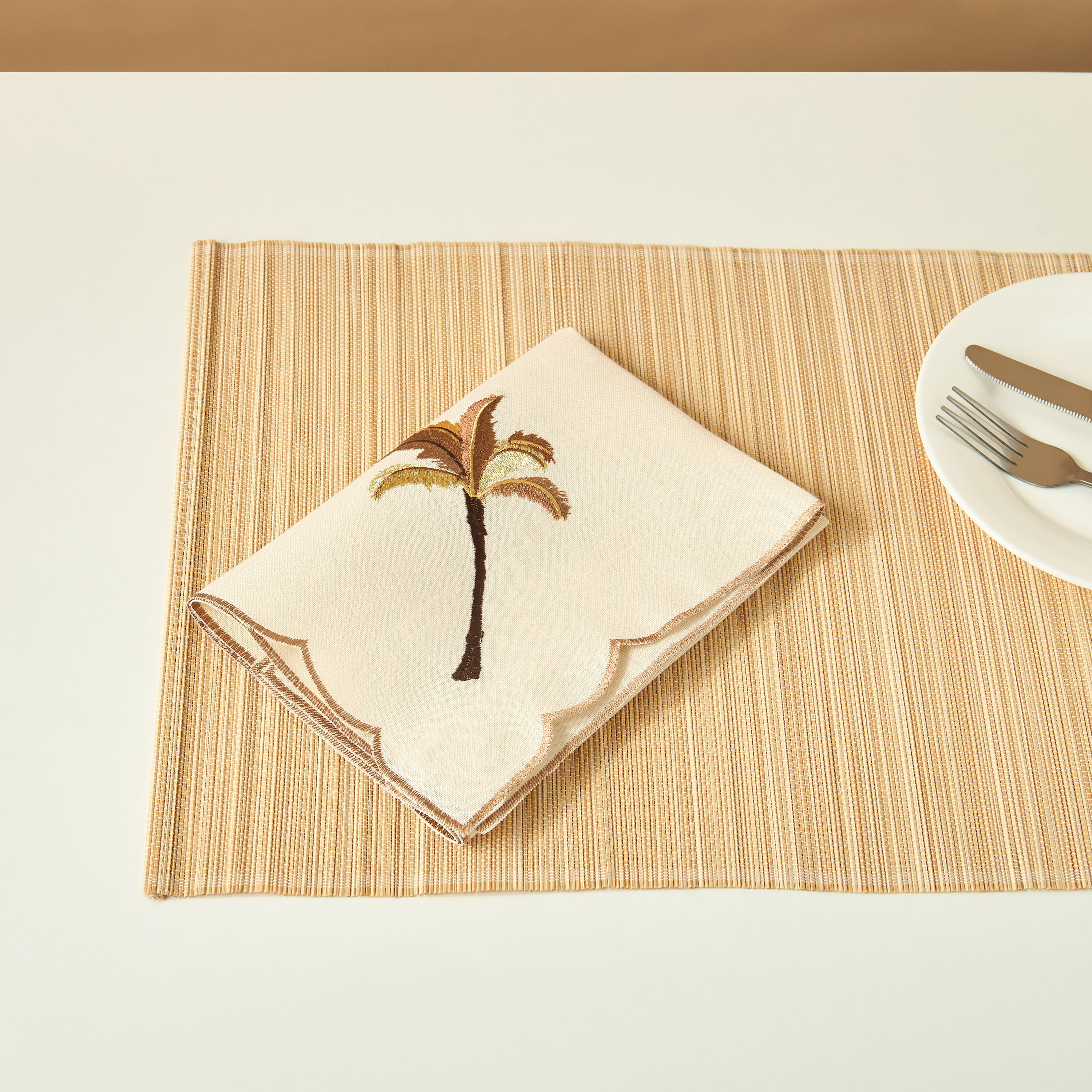 طقم مناديل مطرزة 4 قطع بتصميم نخيل - 43x43 سم-household-dining-tablelinen-napkinsandaccessories-image-1