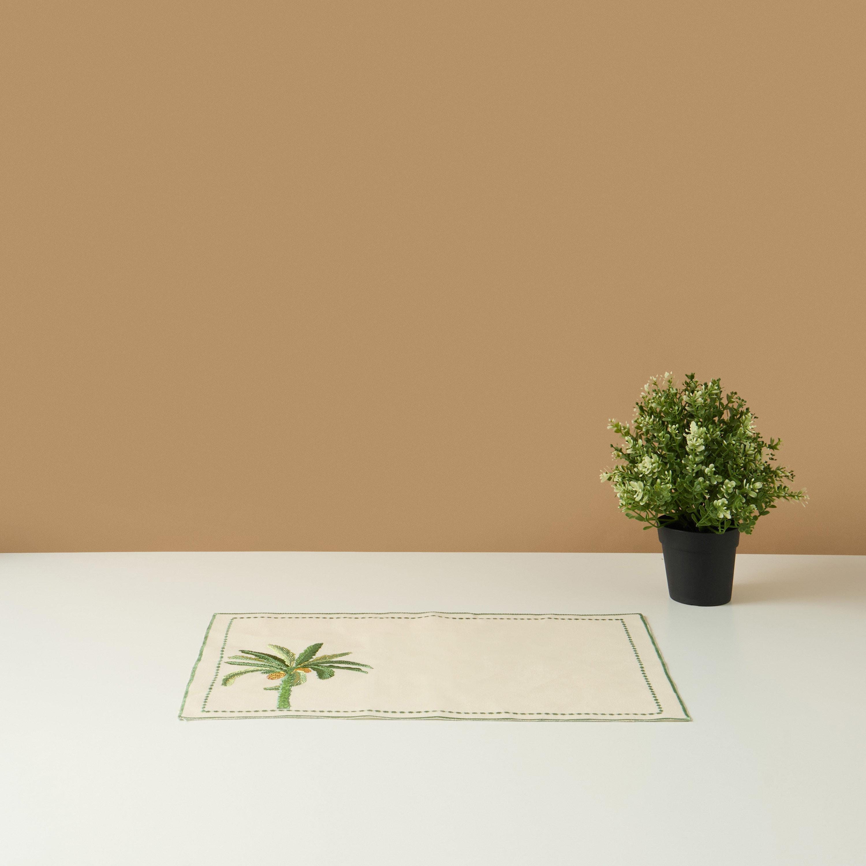 طقم لبادات صحون مطرزة بأشجار النخيل - 4 قطع - 45x30 سم-household-dining-tablelinen-placemats-image-1