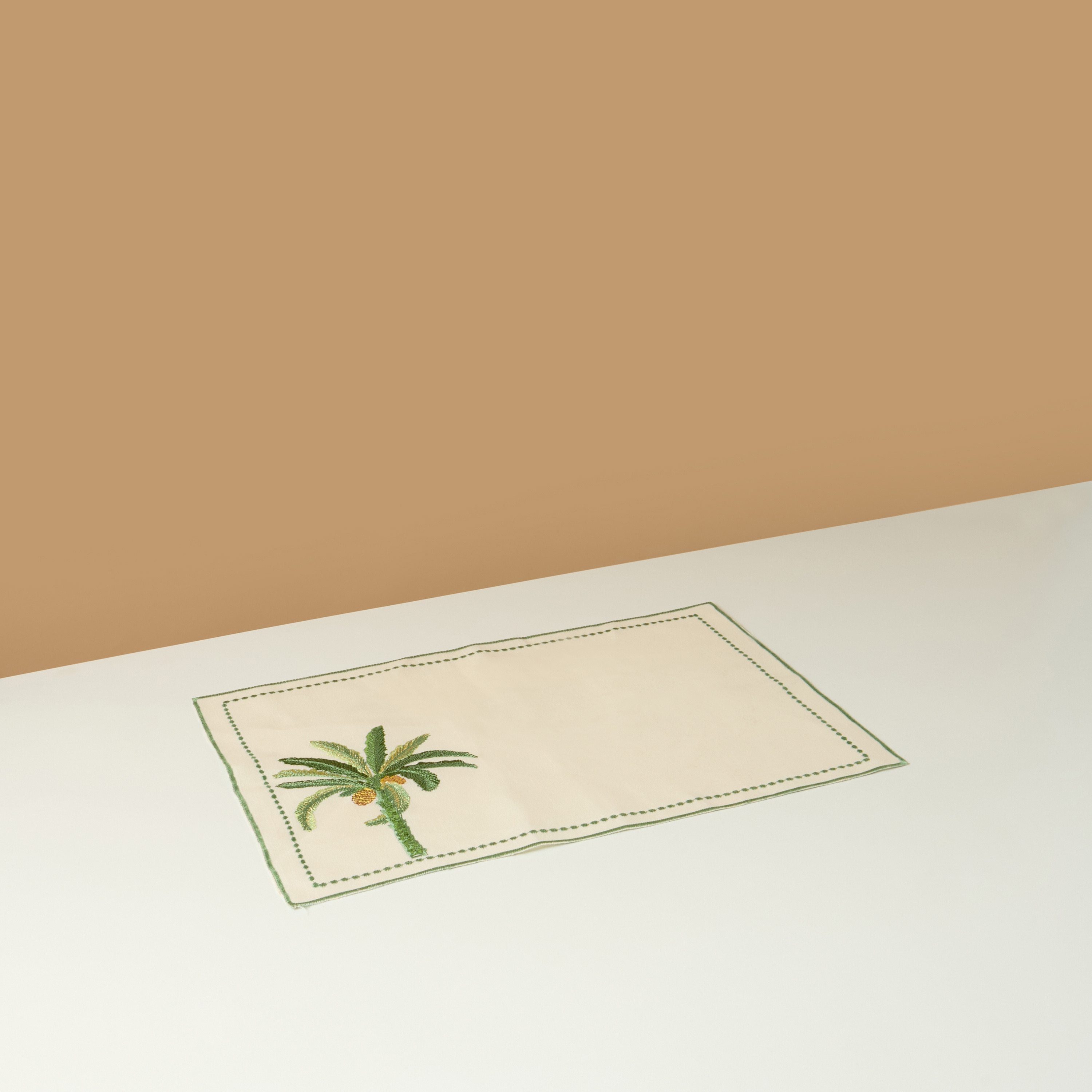 طقم لبادات صحون مطرزة بأشجار النخيل - 4 قطع - 45x30 سم-household-dining-tablelinen-placemats-image-3