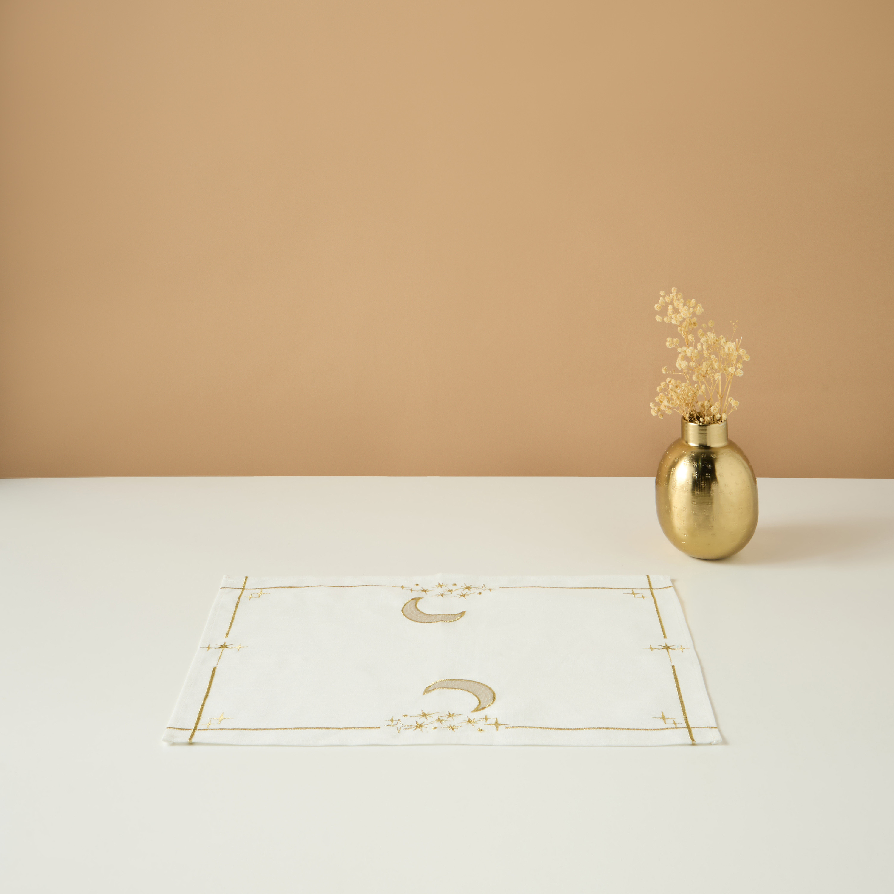 لبادات صحون 4 قطع بتطريز هلال-household-dining-tablelinen-placemats-image-1