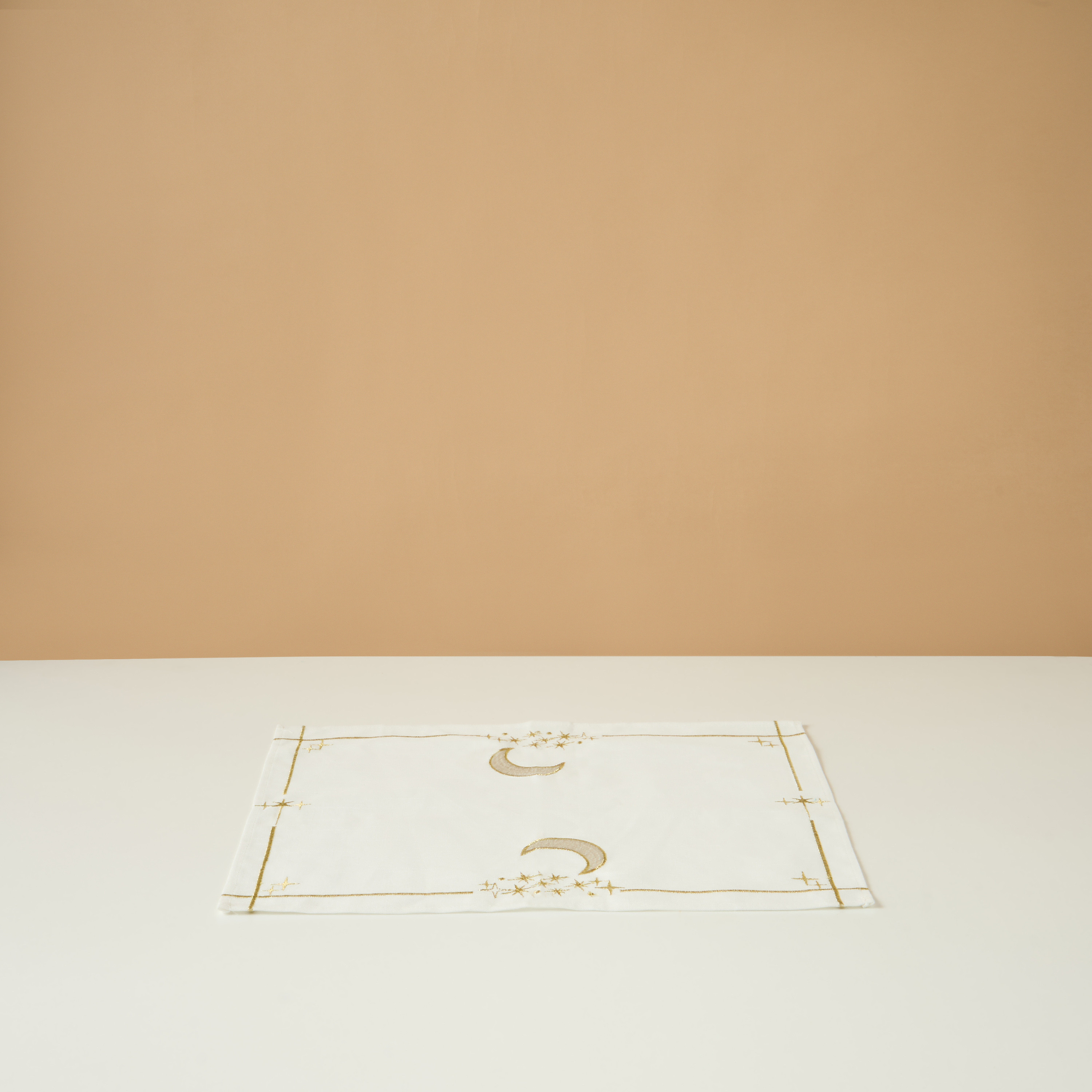 لبادات صحون 4 قطع بتطريز هلال-household-dining-tablelinen-placemats-image-2