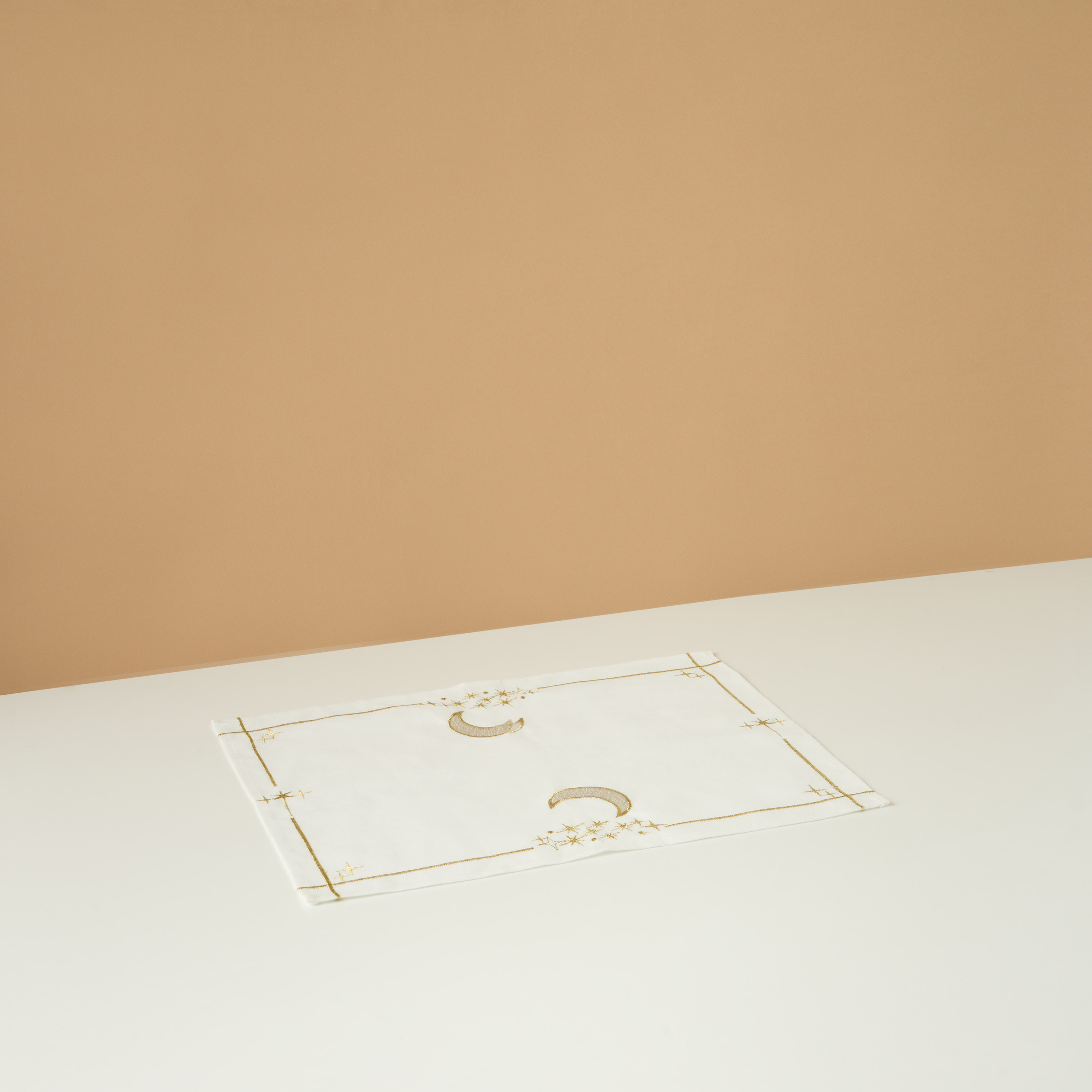 لبادات صحون 4 قطع بتطريز هلال-household-dining-tablelinen-placemats-image-3