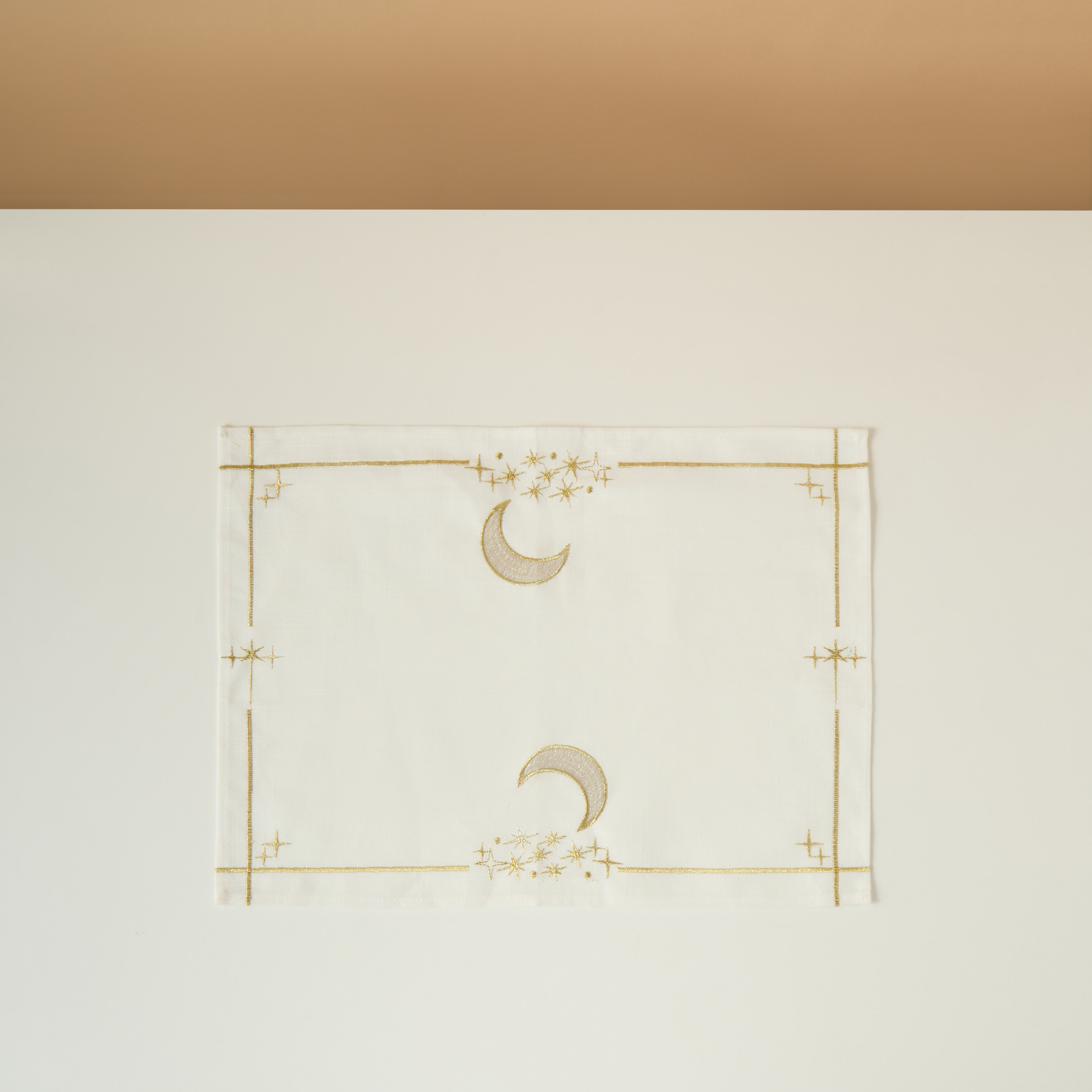 لبادات صحون 4 قطع بتطريز هلال-household-dining-tablelinen-placemats-image-4