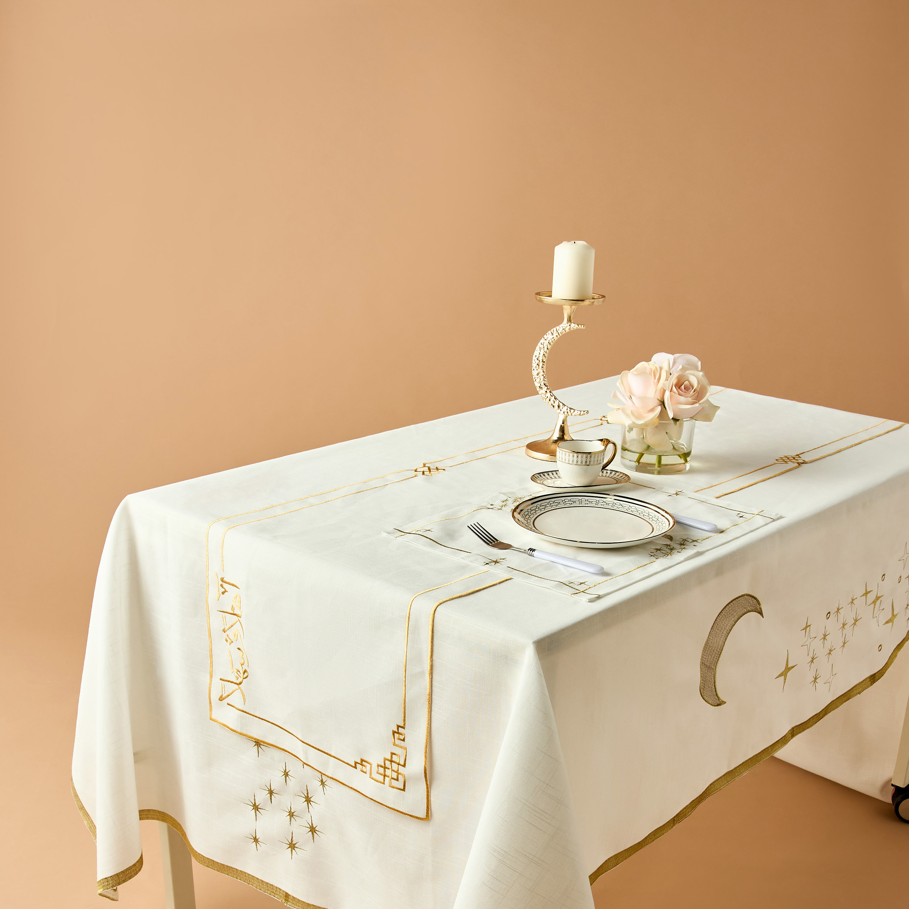 مفرش بتزيينات خط عربي من فرح - 180x35 سم-household-dining-tablelinen-runnersandtablecovers-image-1