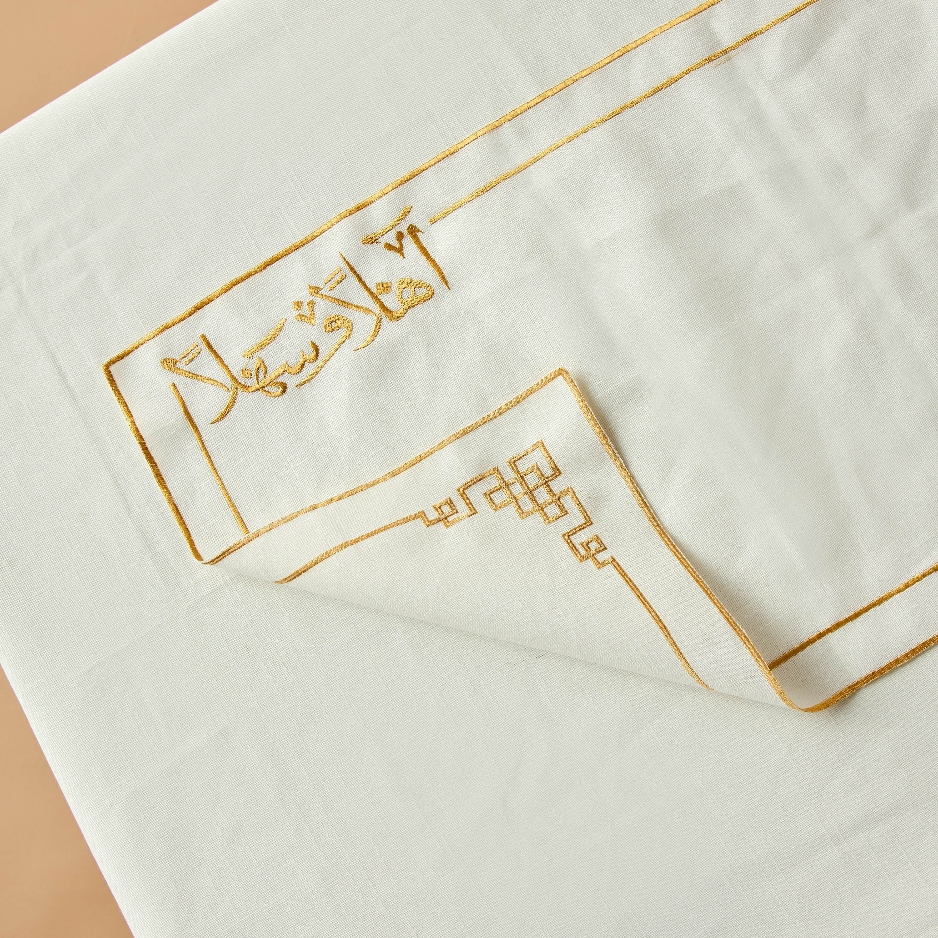 مفرش بتزيينات خط عربي من فرح - 180x35 سم-household-dining-tablelinen-runnersandtablecovers-image-4