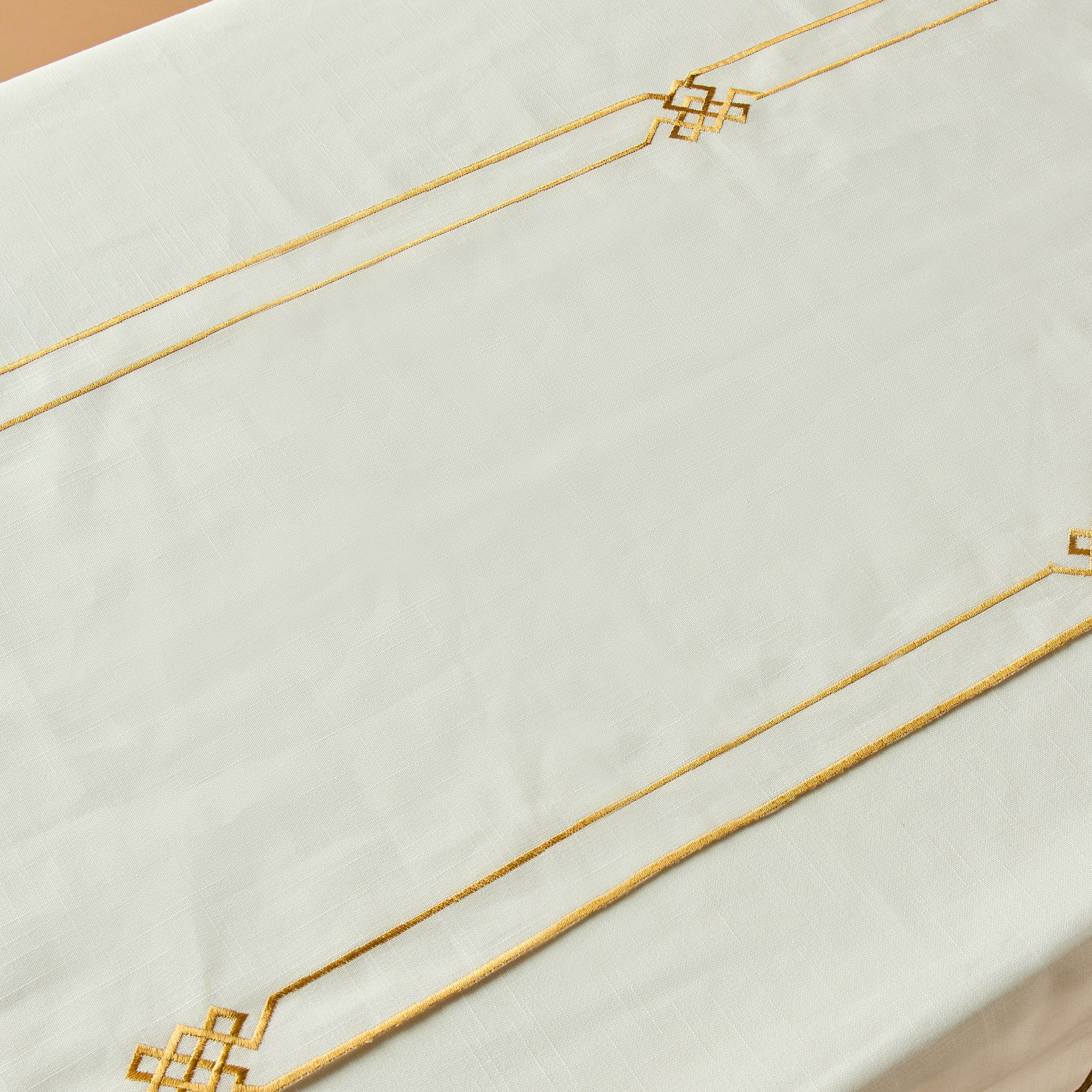 مفرش بتزيينات خط عربي من فرح - 180x35 سم-household-dining-tablelinen-runnersandtablecovers-image-5