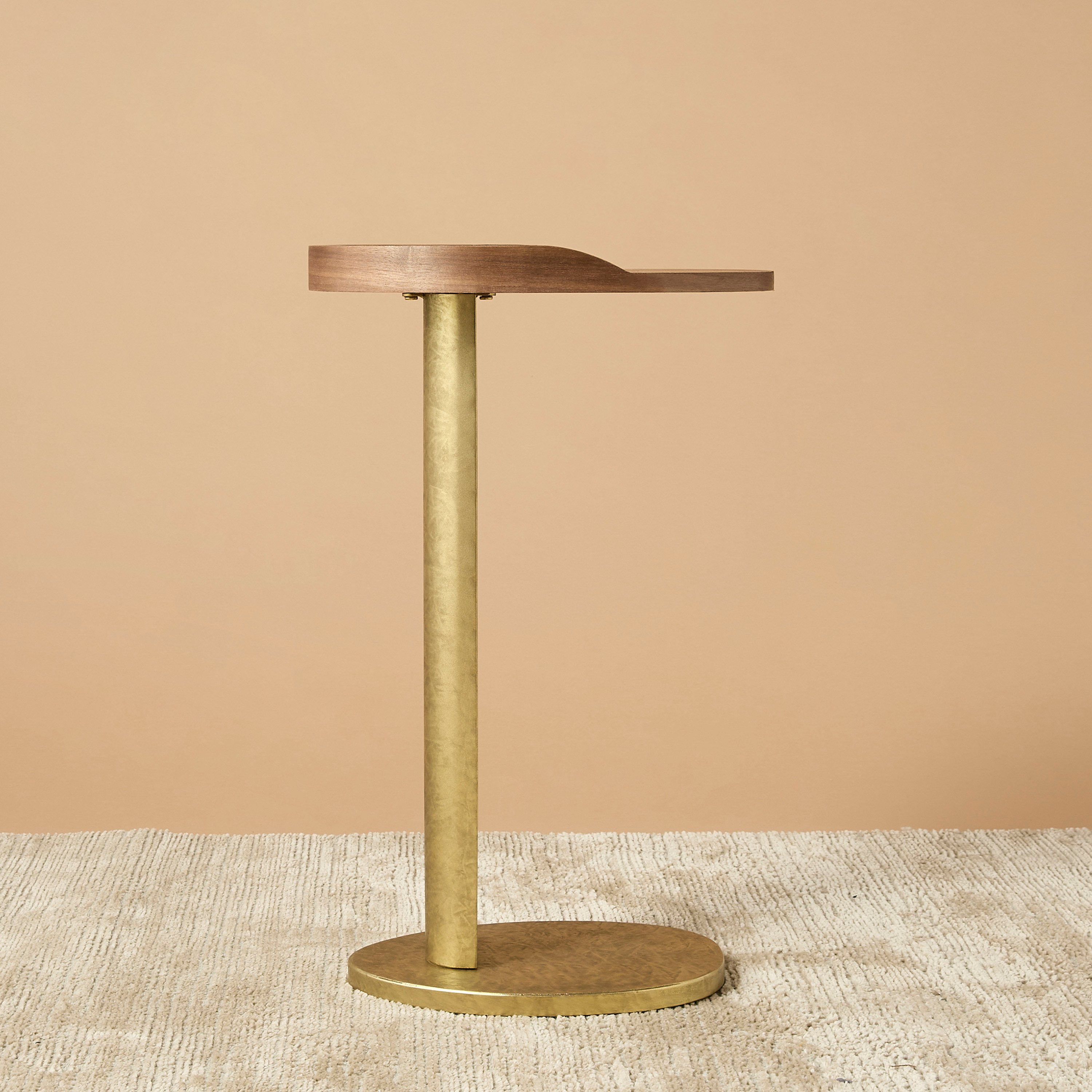 طاولة C بسطح خشب بارز الملمس-furniture-livingroom-sideandendtables-image-1