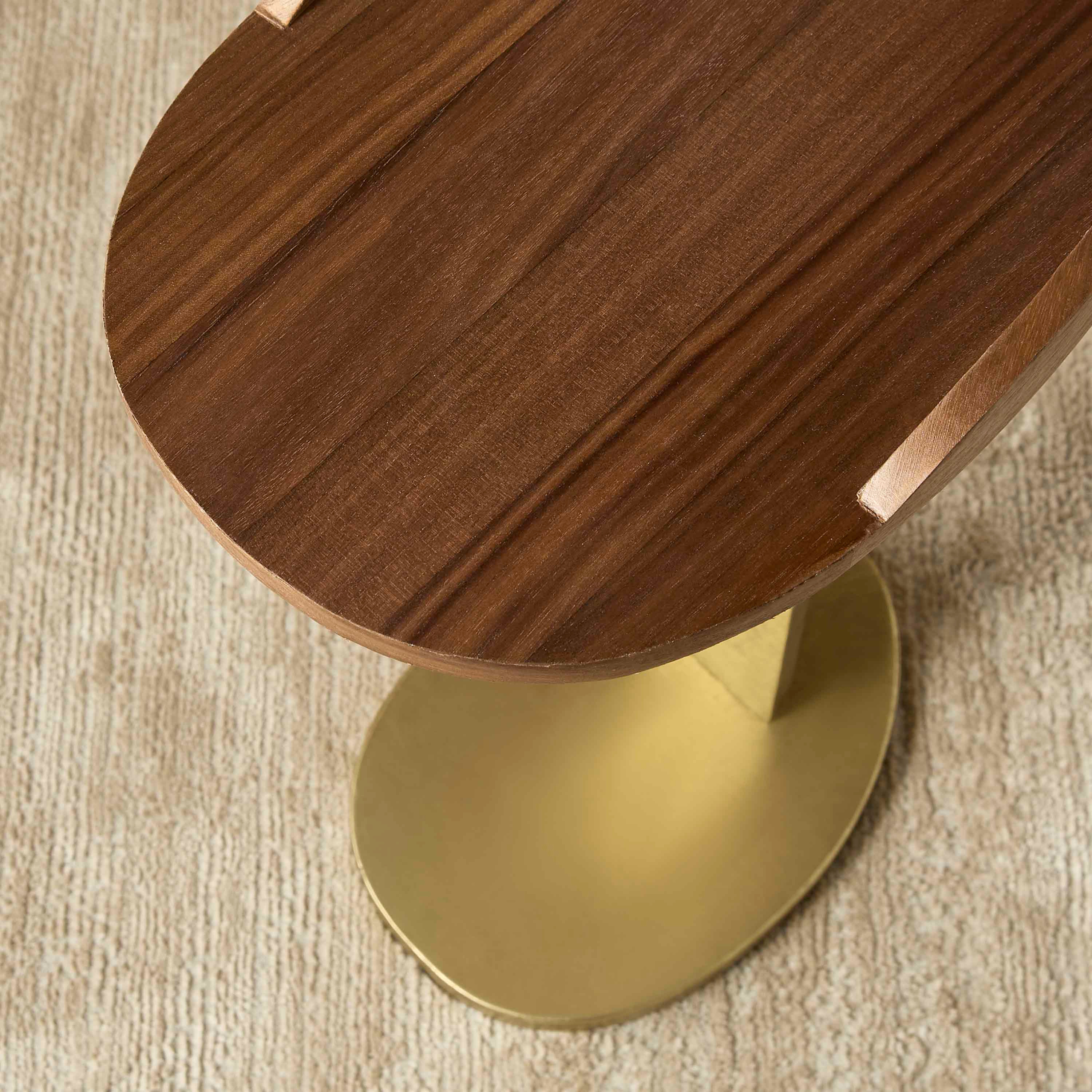 طاولة C بسطح خشب بارز الملمس-furniture-livingroom-sideandendtables-image-3