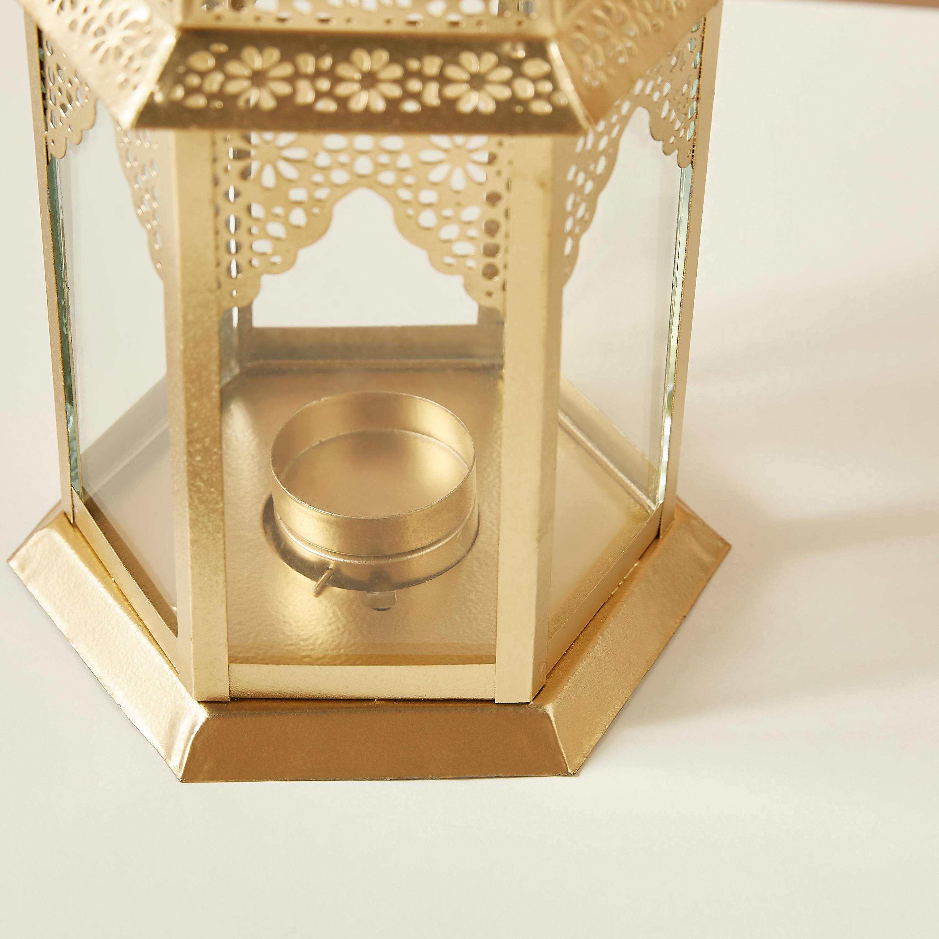 فانوس معدن بتفاصيل مفرغة - 22 سم-household-decor-candleholdersandlanterns-image-6