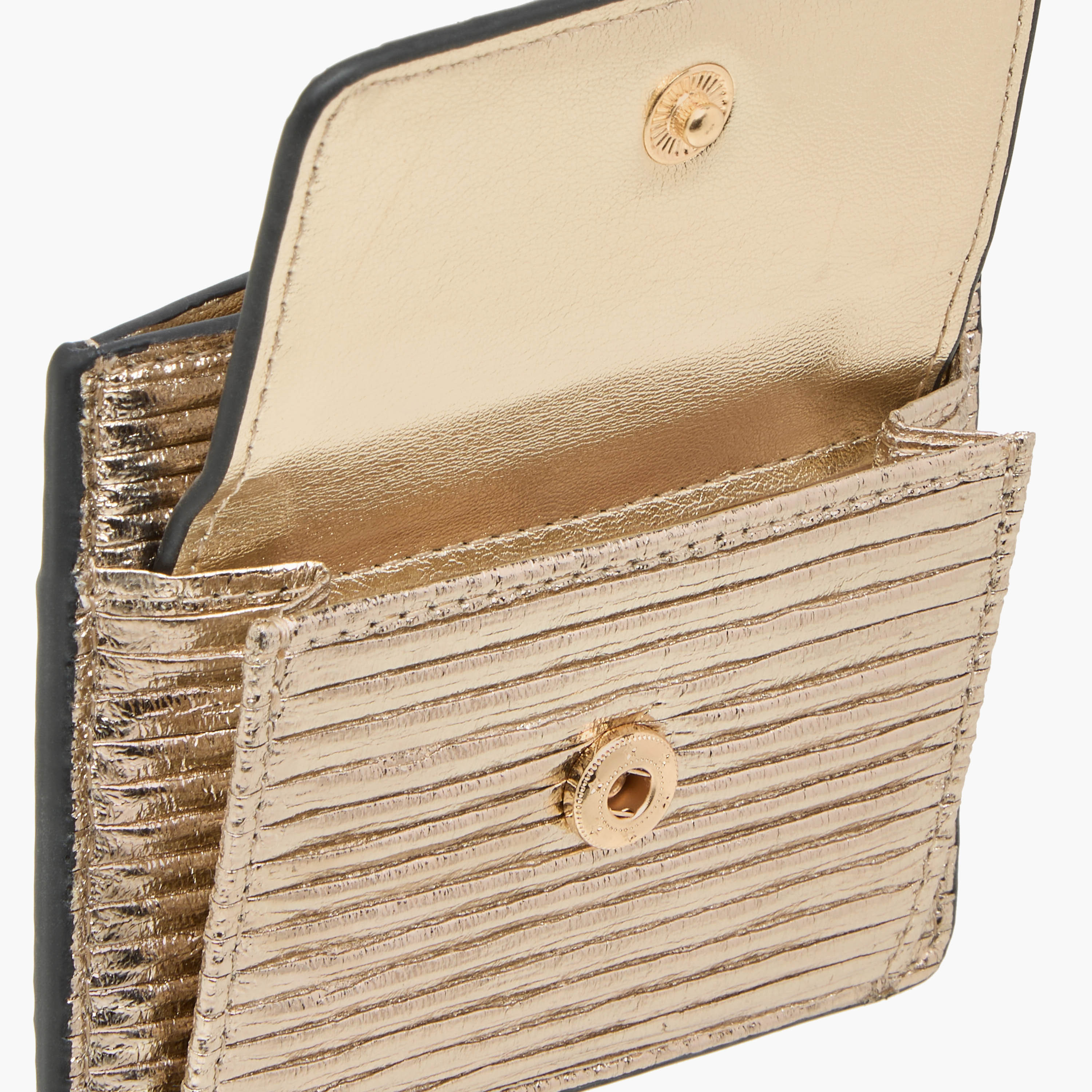 محفظة مجعدة بارزة الملمس بزر إغلاق من سيليست-women-bagsandwallets-wallets-image-5