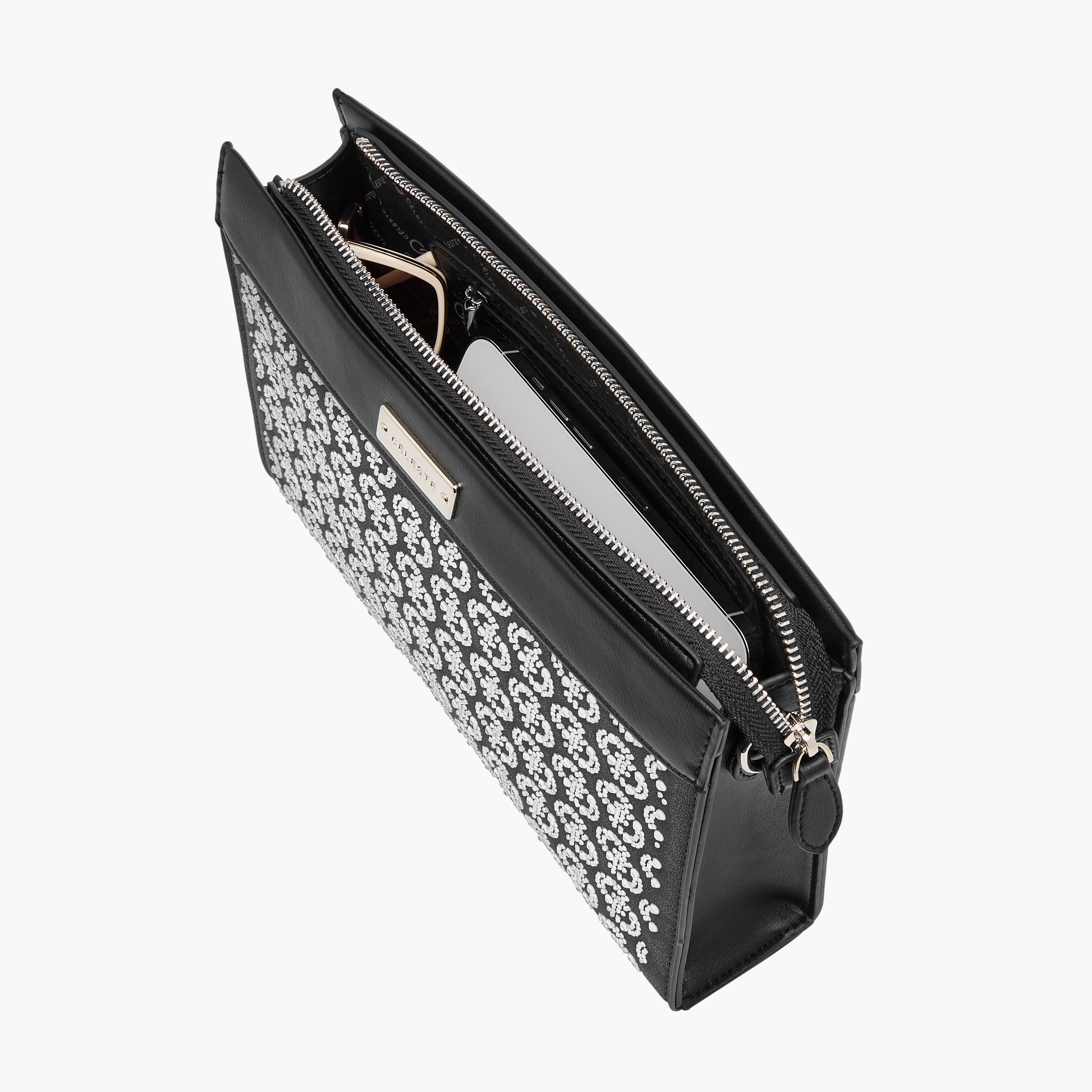 شنطة كروس بودي بنقوش مونوغرام مع سحاب للإغلاق وحزام سلسلة من سيليست-women-bagsandwallets-handbags-image-7