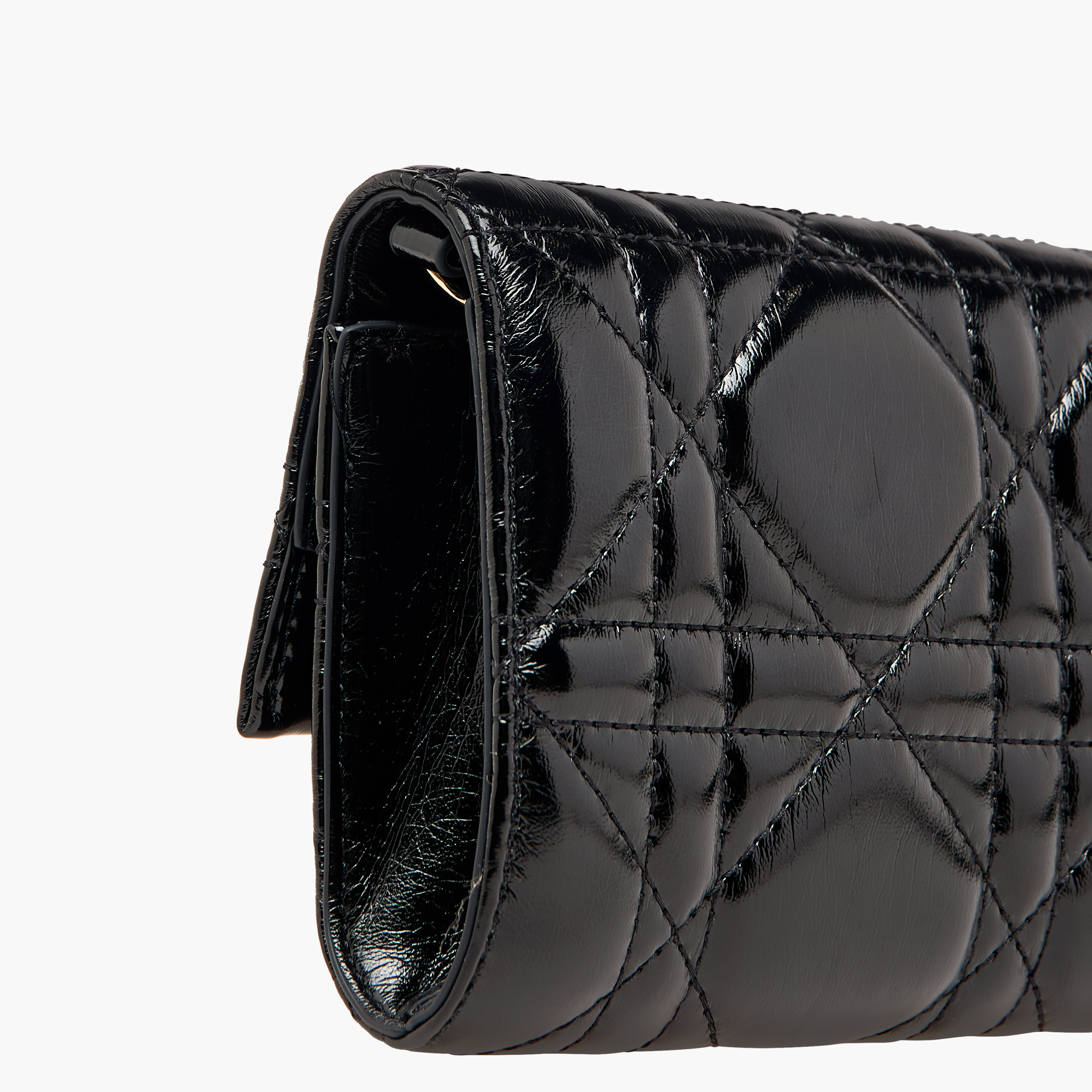 شنطة كروس بودي مبطنة بحزام قابل للفصل وطيّة إغلاق من سيليست-women-bagsandwallets-handbags-image-5