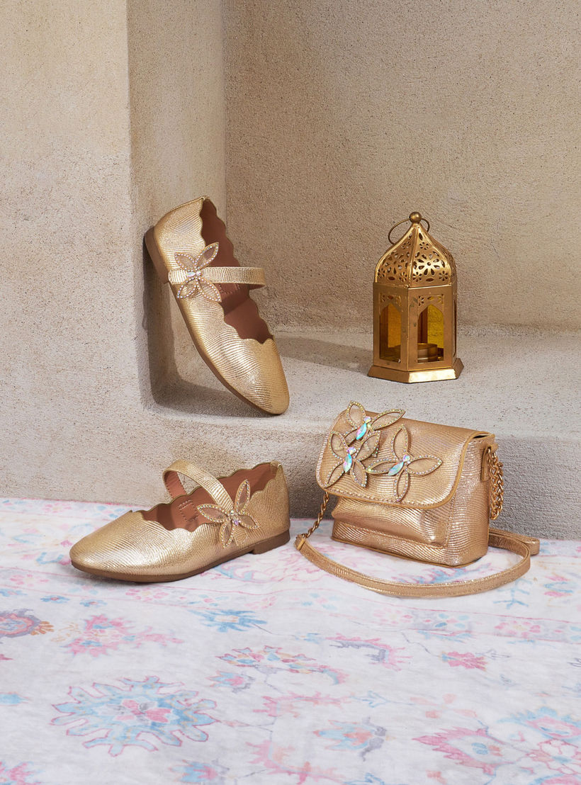 شنطة كروس بودي مزينة بحزام سلسلة وزر إغلاق من ليتل ميسي-girls-accessories-bags-image-7