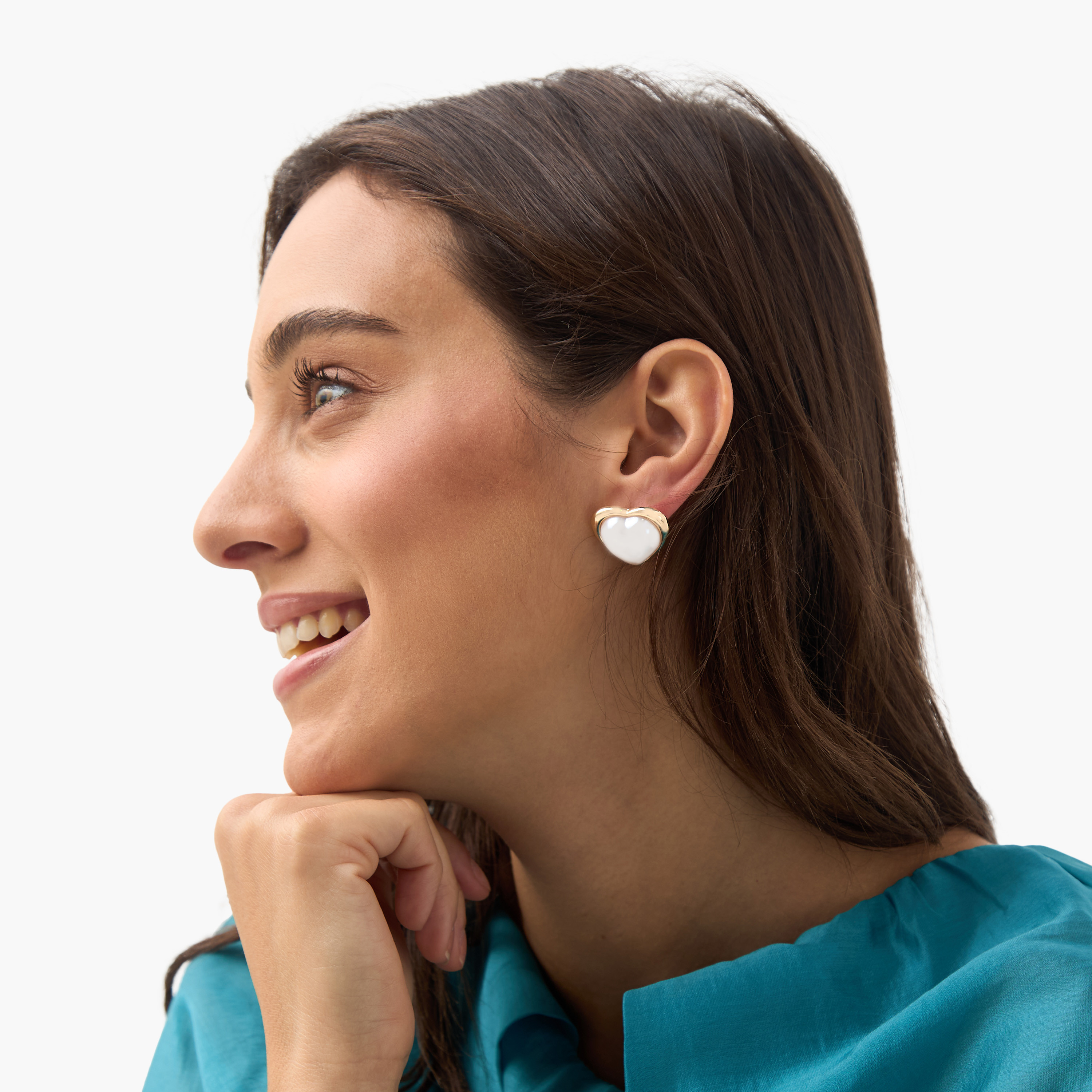 حلقان متدلية مزينة بقلب مرصّع باللؤلؤ ومكبس إغلاق خلفي-women-watchesandjewellery-jewellery-earrings-image-2