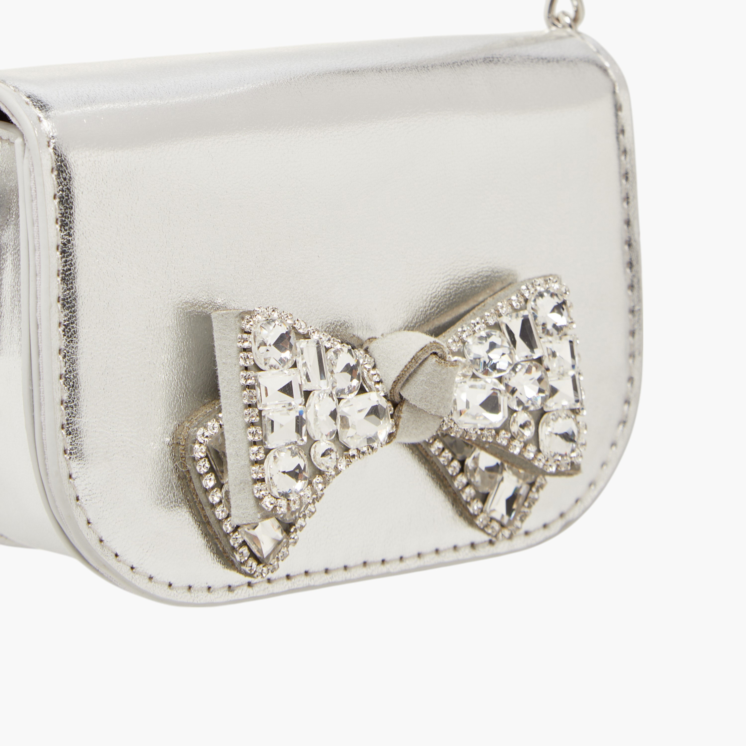 شنطة كروس بودي بحزام سلسلة وزر إغلاق وفيونكة مزينة من سيليست-girls-accessories-bags-image-10