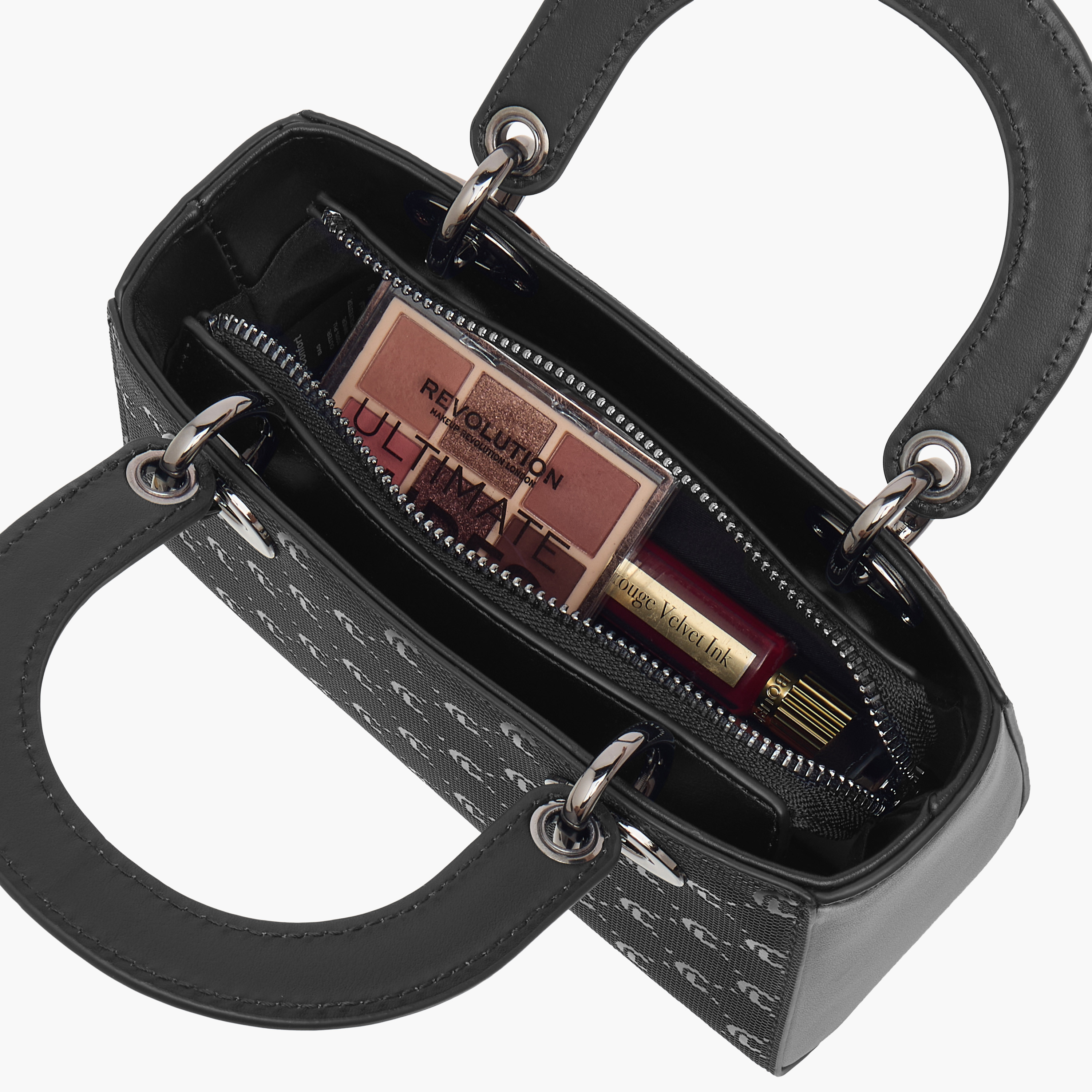 شنطة توتي بنقوش مونوجرام وسحاب إغلاق من لي كونفورت-women-bagsandwallets-handbags-image-7