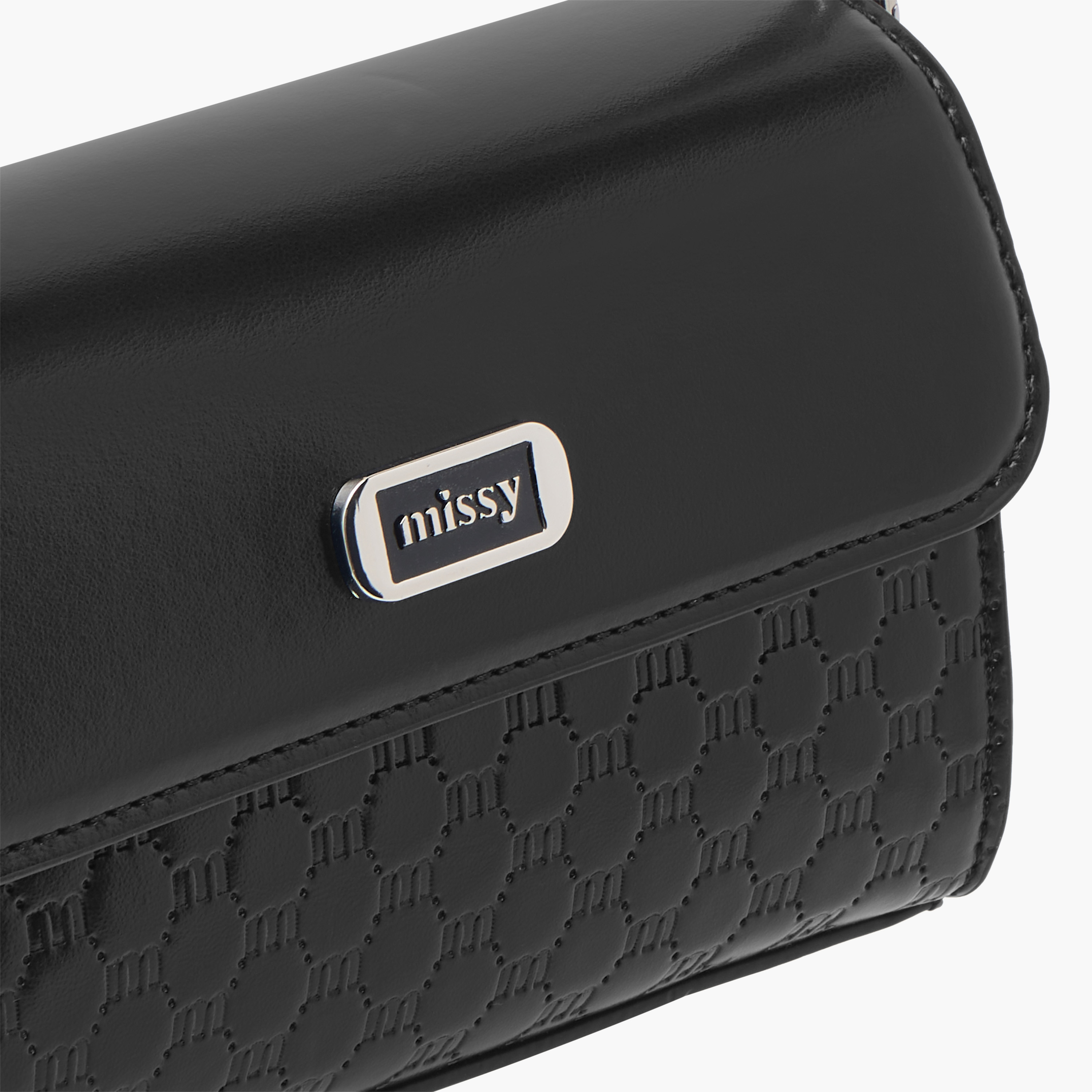شنطة كروس بودي بحزام قابل للفصل وطية إغلاق ونقوش شعار من ميسي-women-bagsandwallets-handbags-image-4