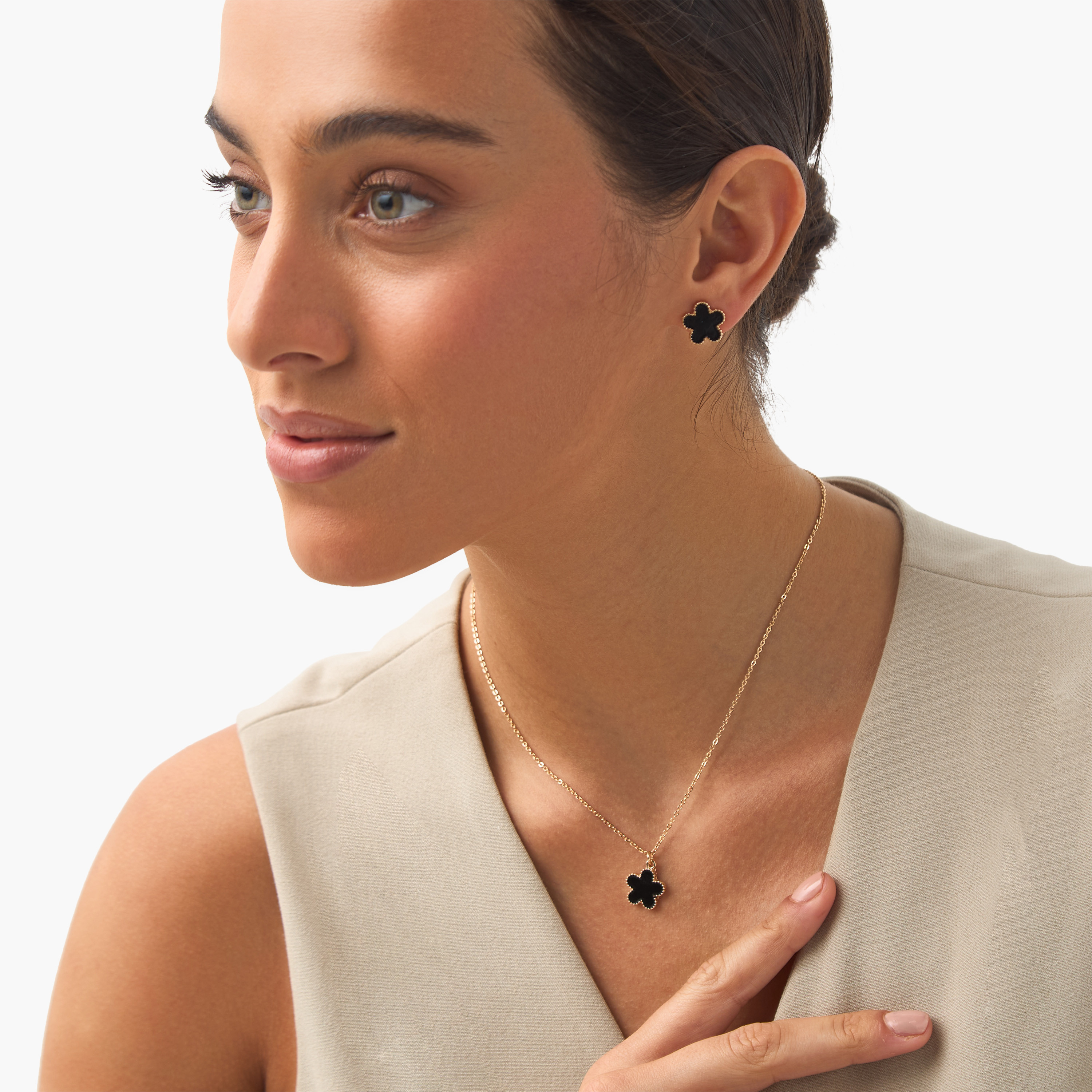 طقم حلق وعقد زهري مزين-women-watchesandjewellery-jewellery-jewellerysets-image-2