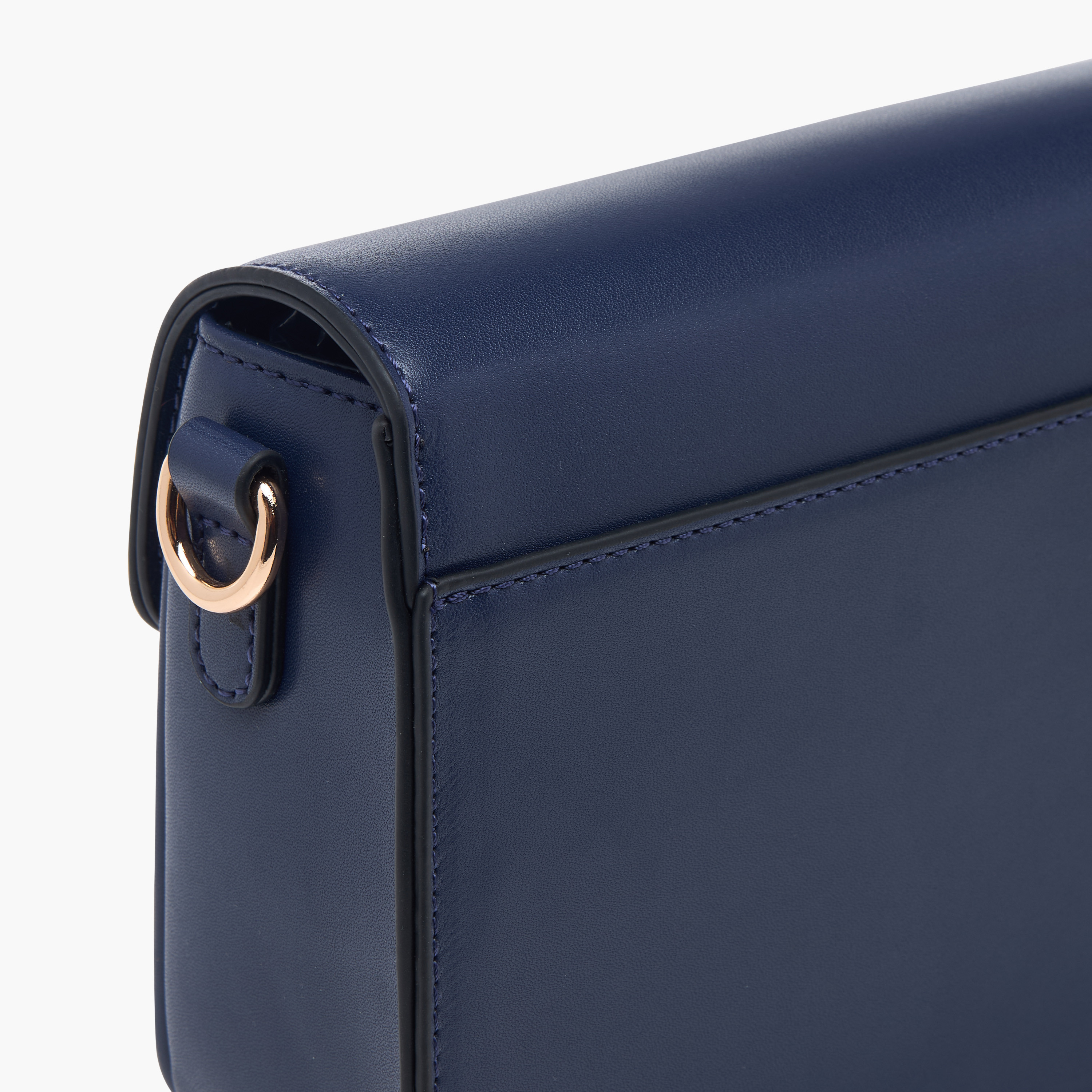 شنطة كروس بودي بطبعات مونوجرام وحزام قابل للفصل وطية إغلاق من سيليست-women-bagsandwallets-handbags-image-5