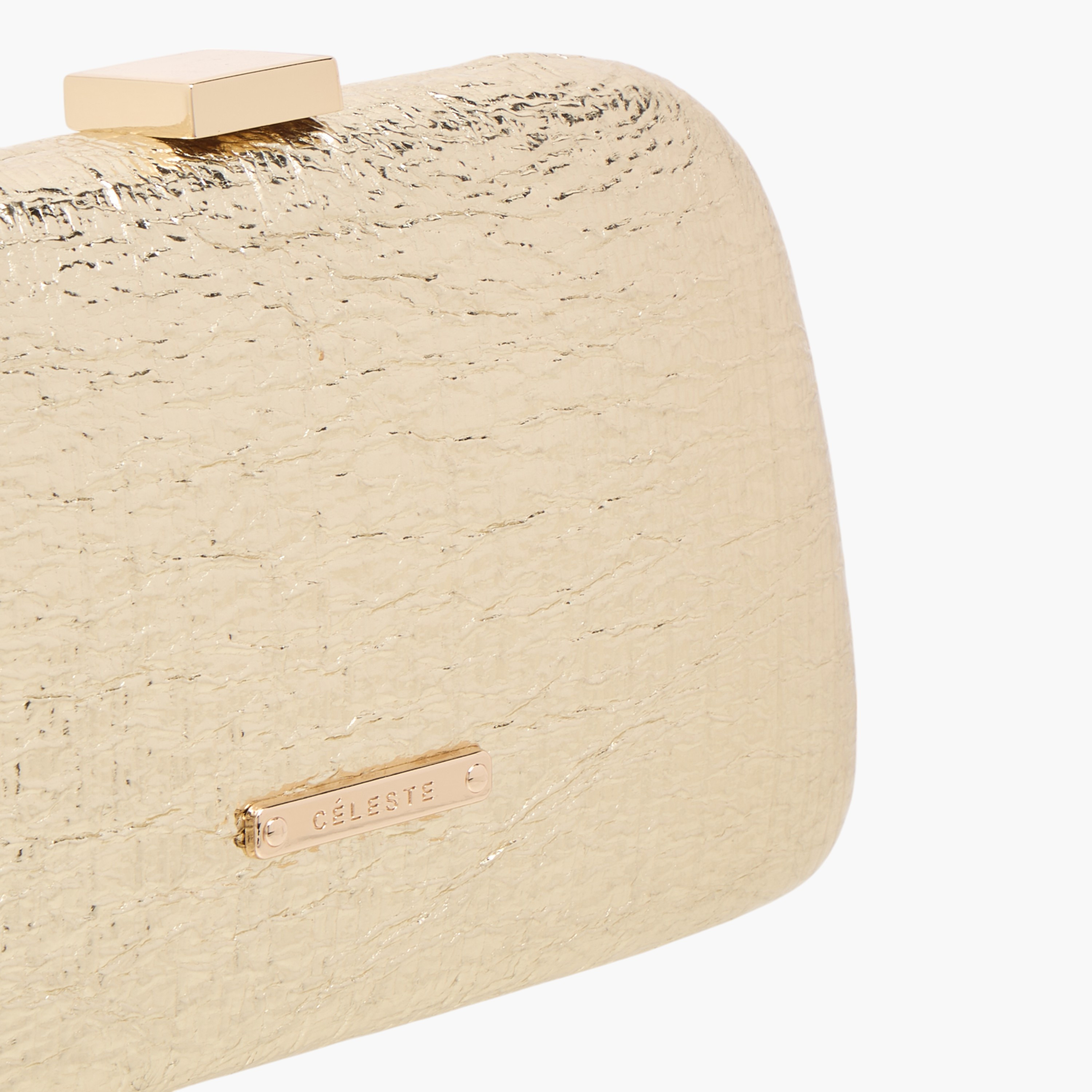 شنطة كروس بودي بارزة الملمس بحزام سلسلة وطية إغلاق من سيليست-women-bagsandwallets-handbags-image-4