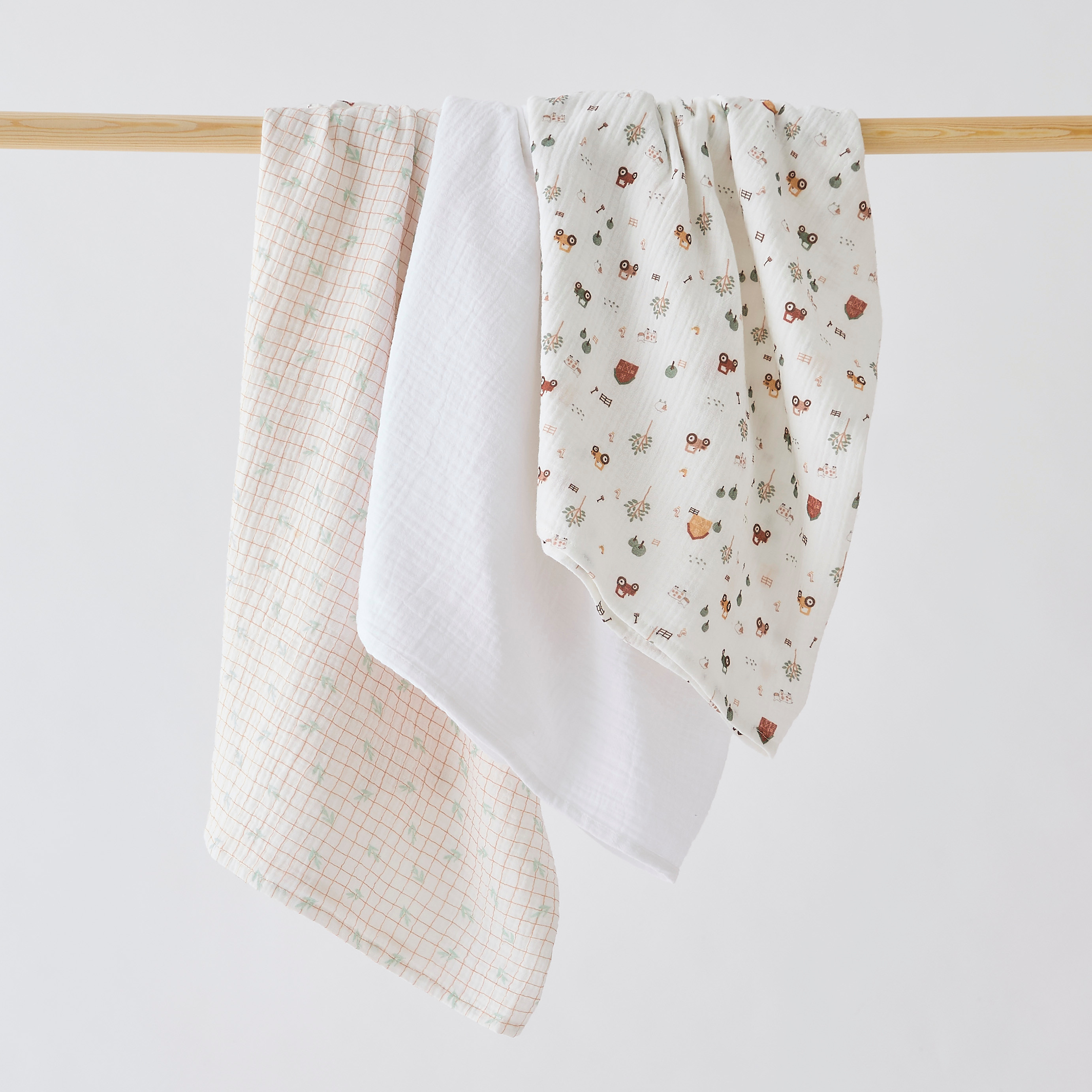 Juniors Farmyard Print 3-Piece Muslin Swaddle Blanket Set - 100x100 cm-baby-nursery-blanketsandswaddles-swaddlesandsleepingbags-image-1
