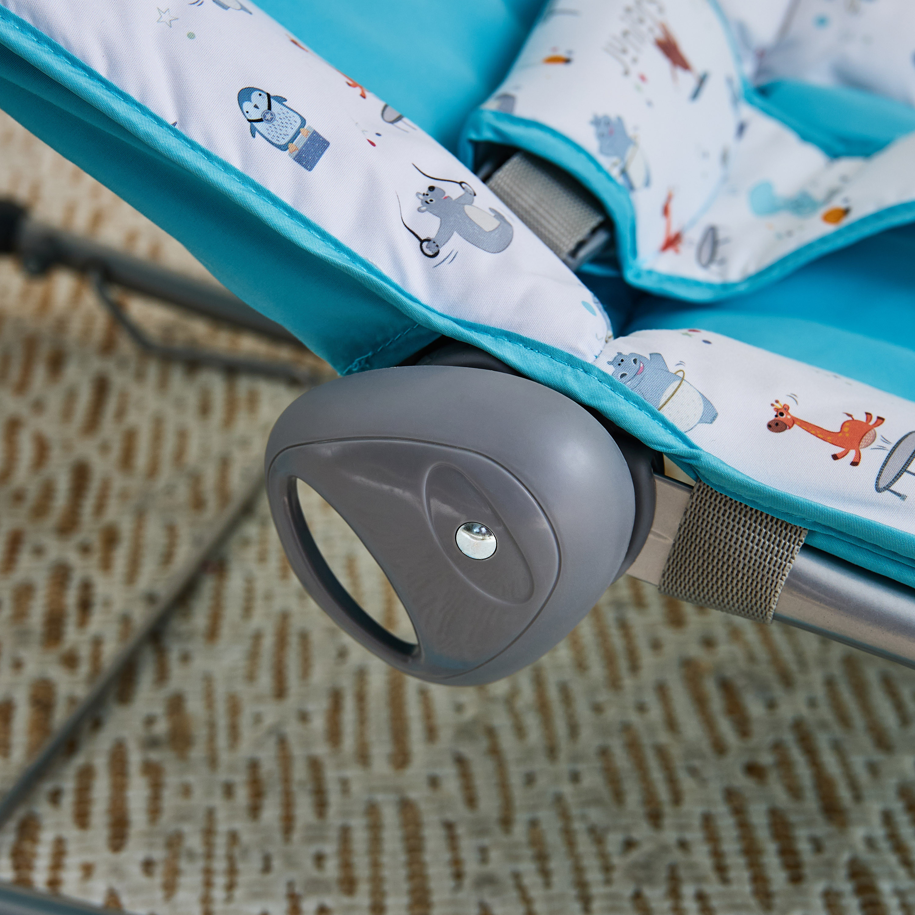 كرسي هزاز للأطفال بوسادة بريك من جونيورز-baby-infantactivity-rockers-image-2