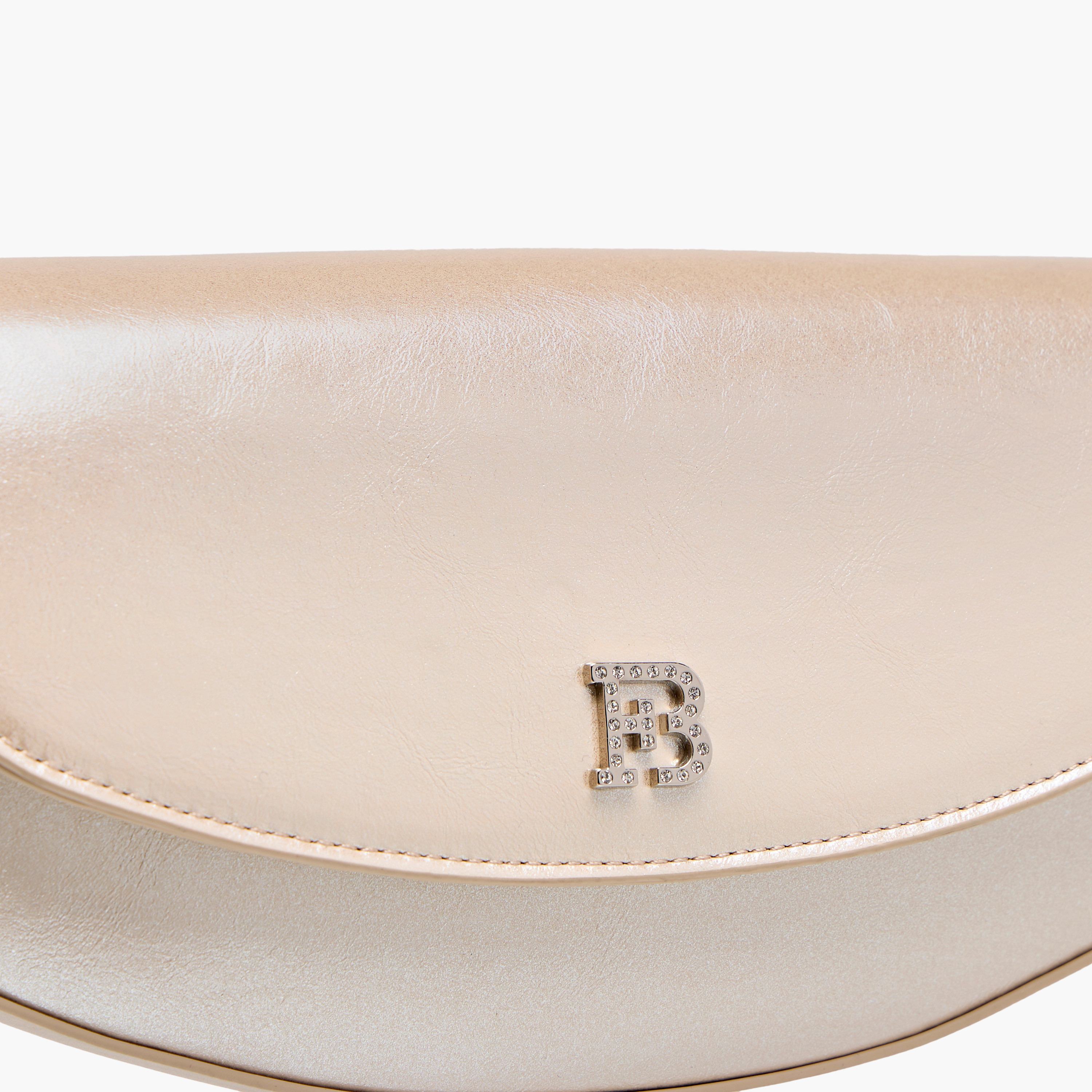 شنطة كتف سادة بحزام قابل للفضل وطيّة إغلاق من فلورا بيلا-women-bagsandwallets-handbags-image-5