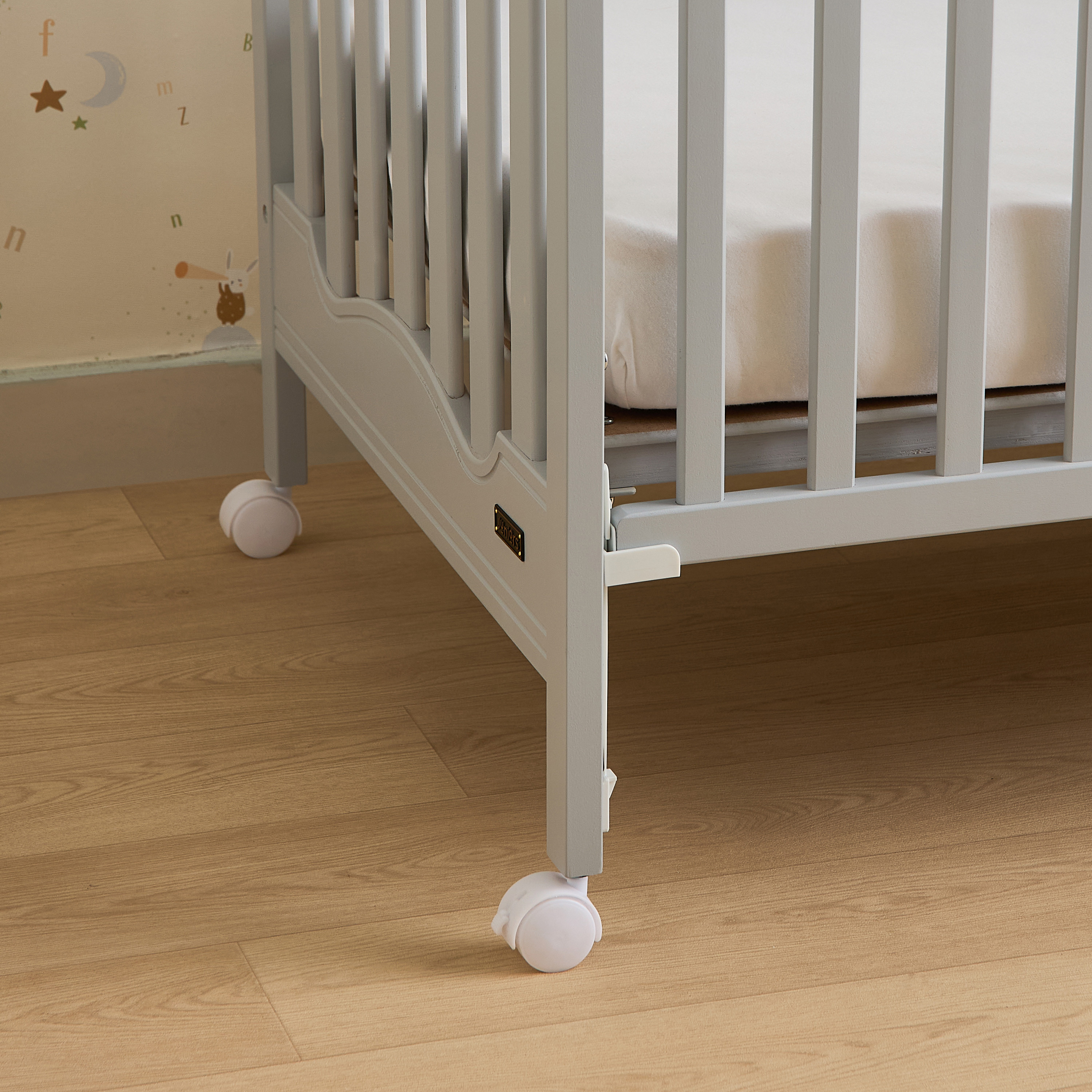 Juniors Charlotte Portable Wooden Crib-baby-nursery-furniture-cribsandbeds-babycribs-image-8