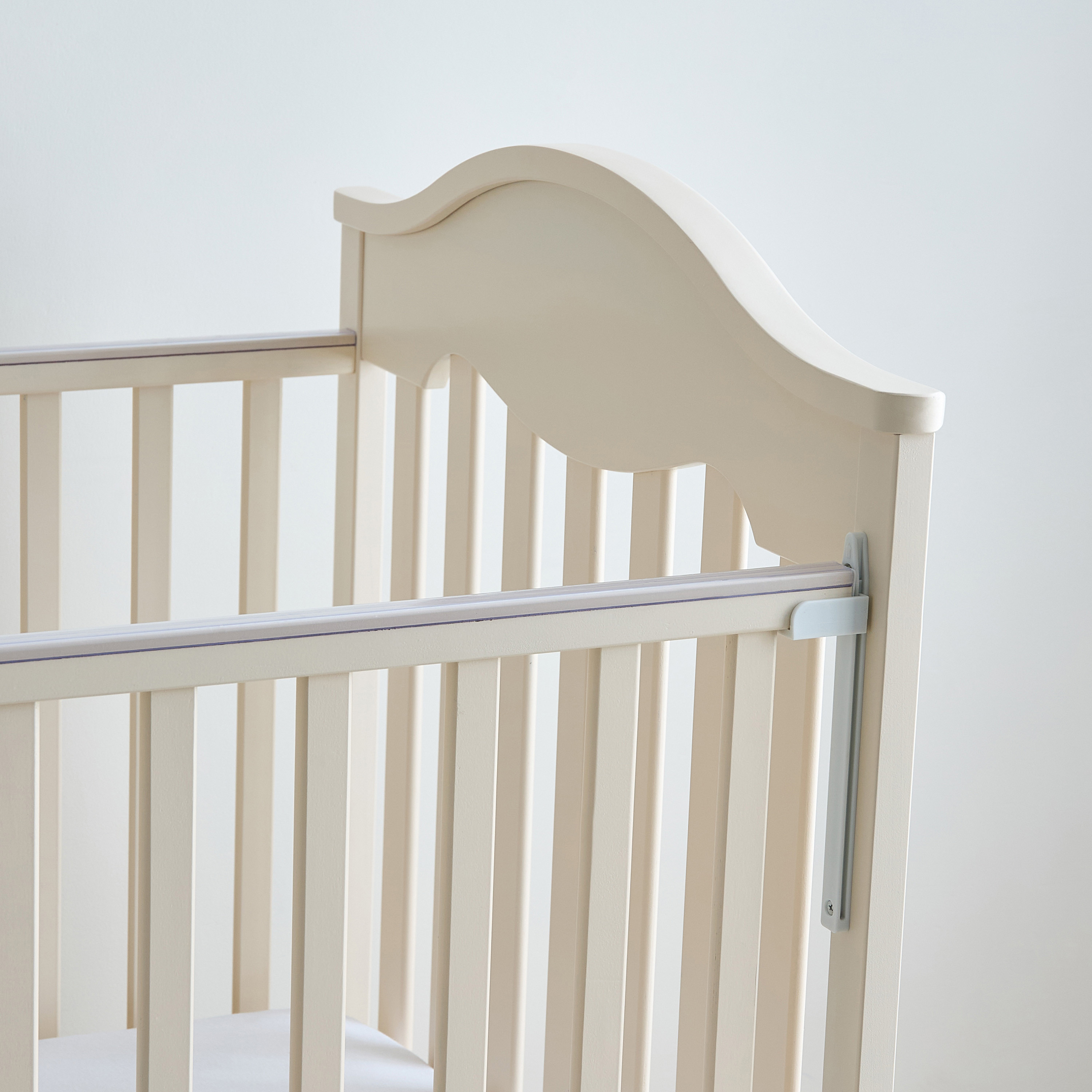 Juniors Charlotte Portable Wooden Crib-baby-nursery-furniture-cribsandbeds-babycribs-image-8
