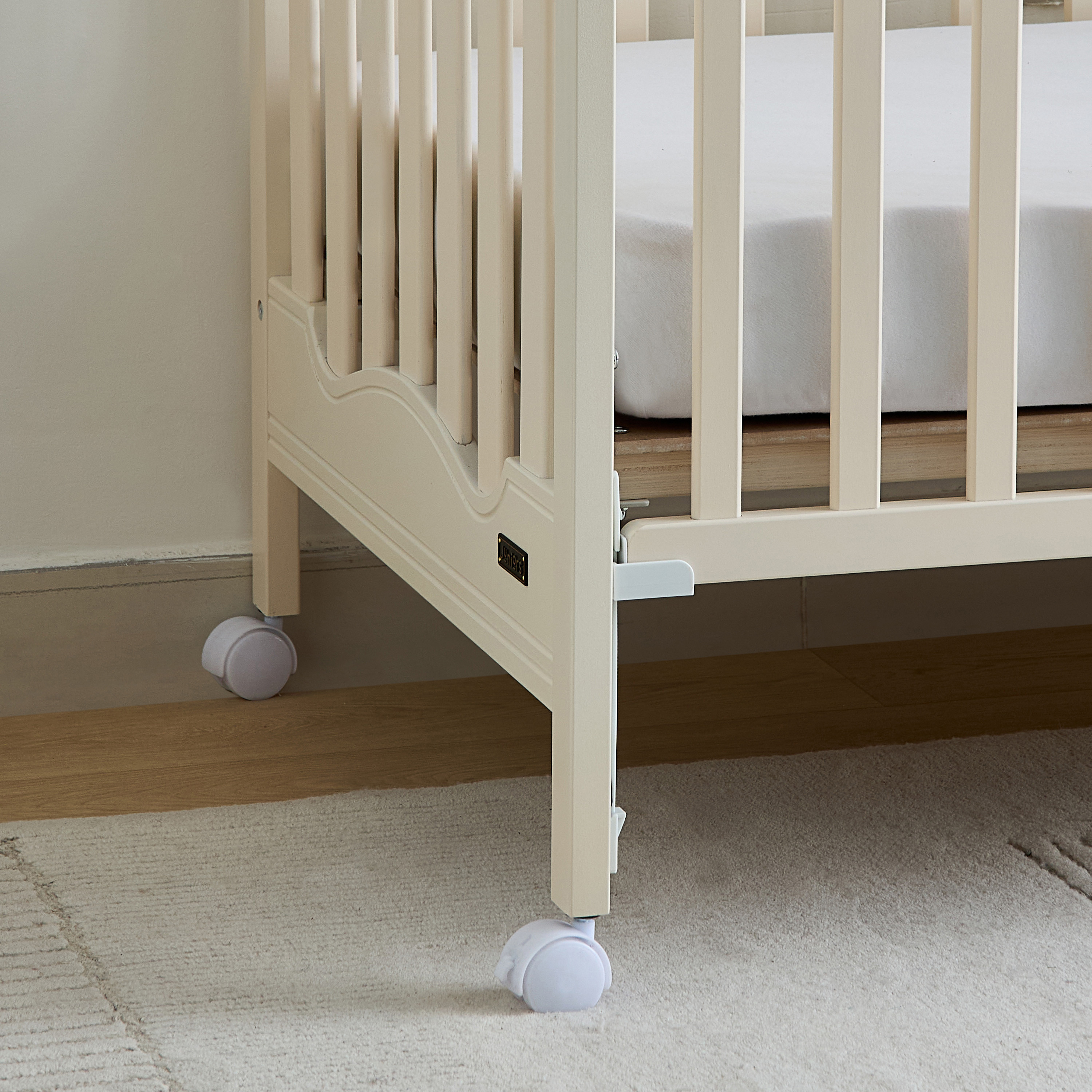 Juniors Charlotte Portable Wooden Crib-baby-nursery-furniture-cribsandbeds-babycribs-image-9