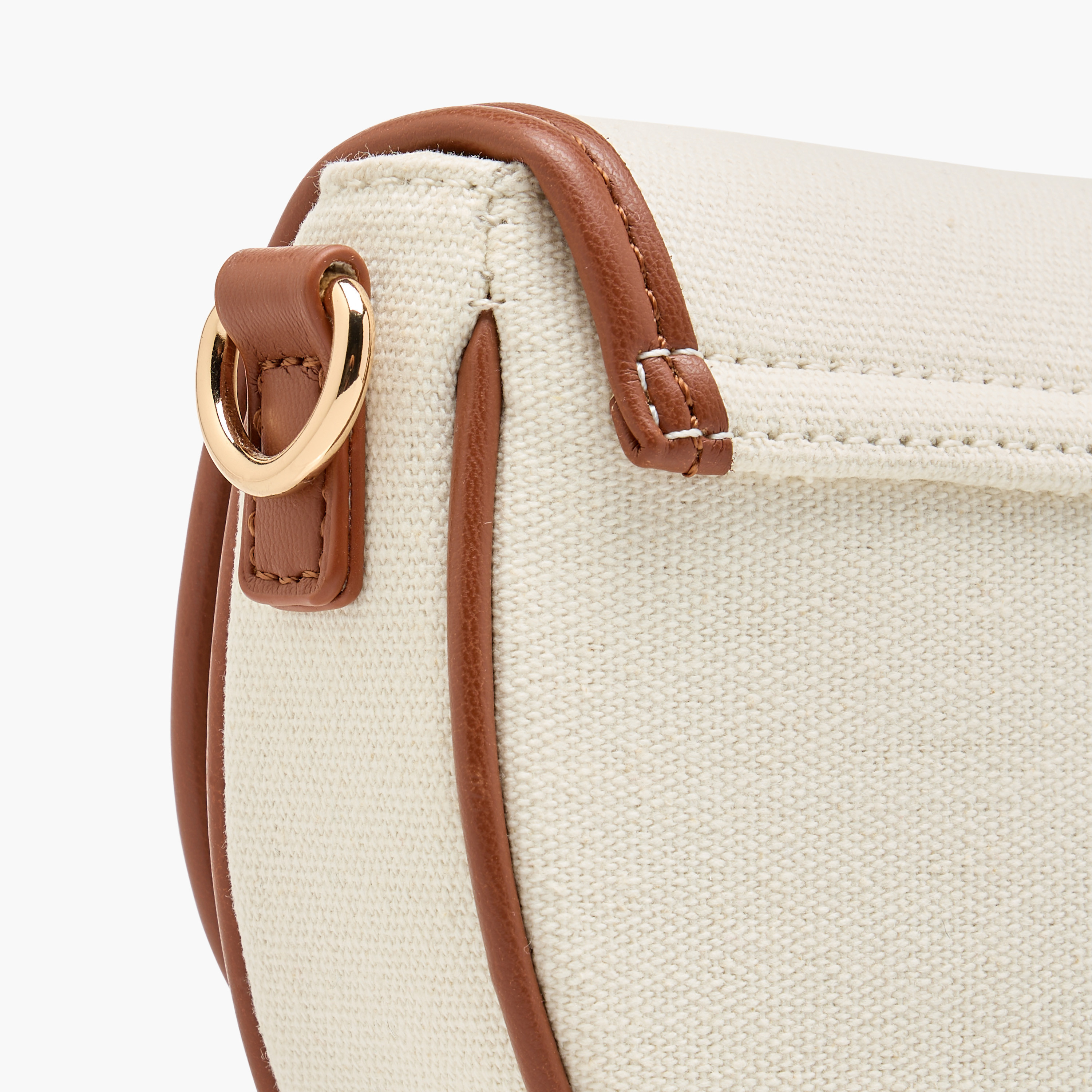 شنطة كروس بودي بارزة الملمس بحزام قابل للفصل وطية إغلاق من تشارمز-girls-accessories-bags-image-5